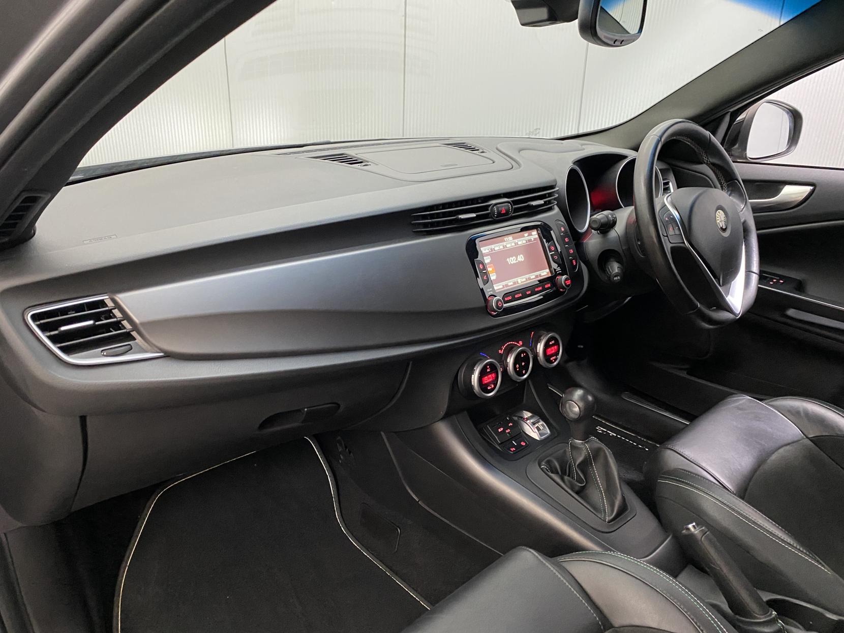 Alfa Romeo Giulietta 2.0 JTDM-2 QV Line Hatchback 5dr Diesel TCT Euro 6 (s/s) (175 bhp)