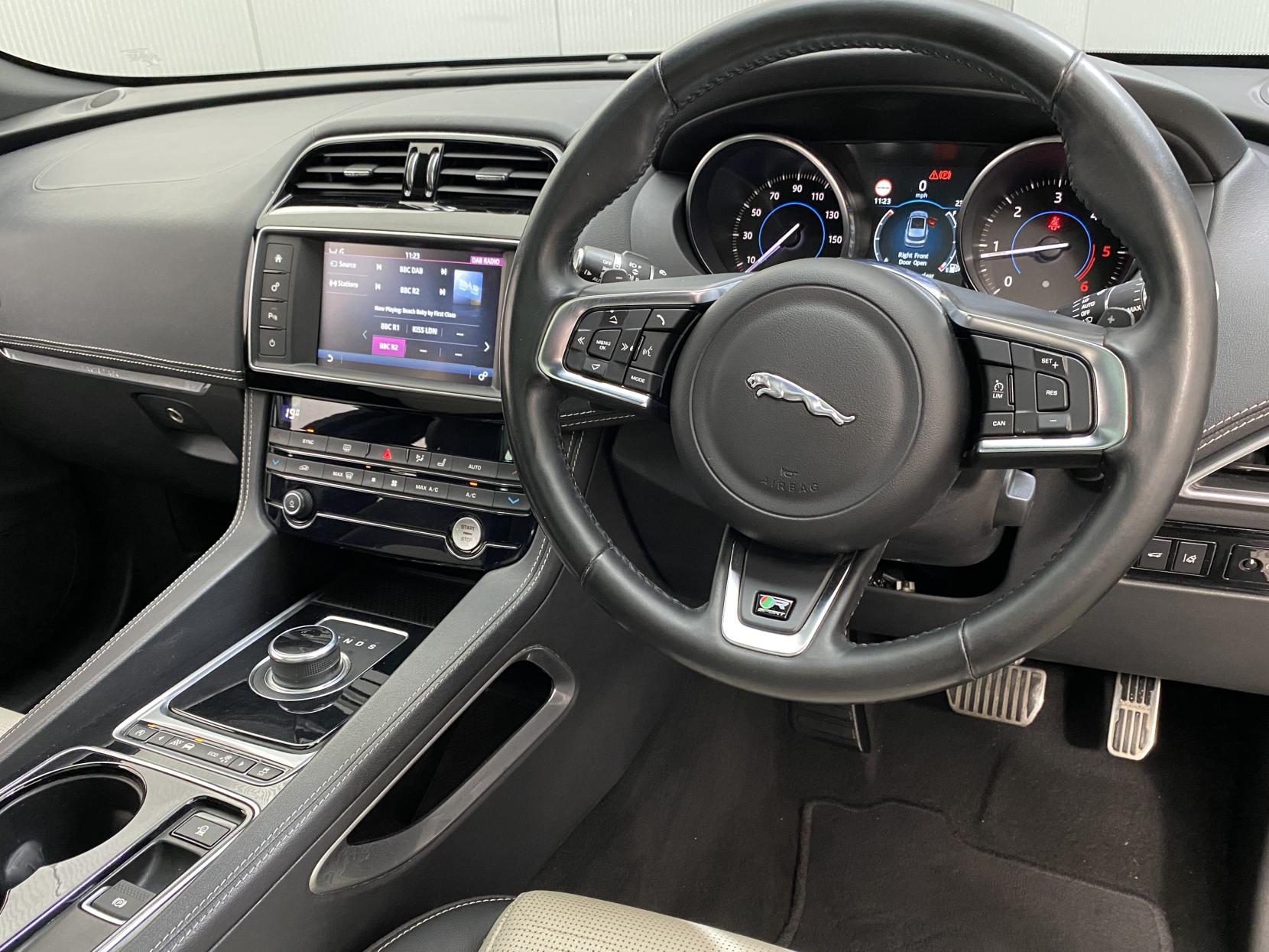 Jaguar F-PACE 2.0 D180 R-Sport SUV 5dr Diesel Auto AWD Euro 6 (s/s) (180 ps)