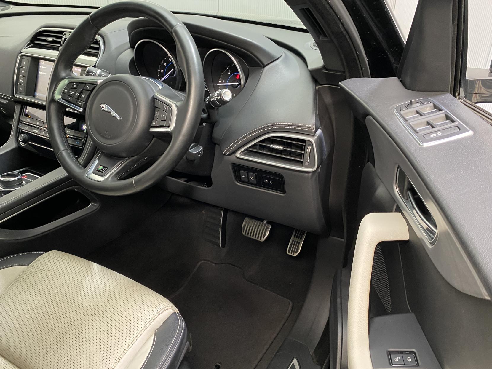 Jaguar F-PACE 2.0 D180 R-Sport SUV 5dr Diesel Auto AWD Euro 6 (s/s) (180 ps)