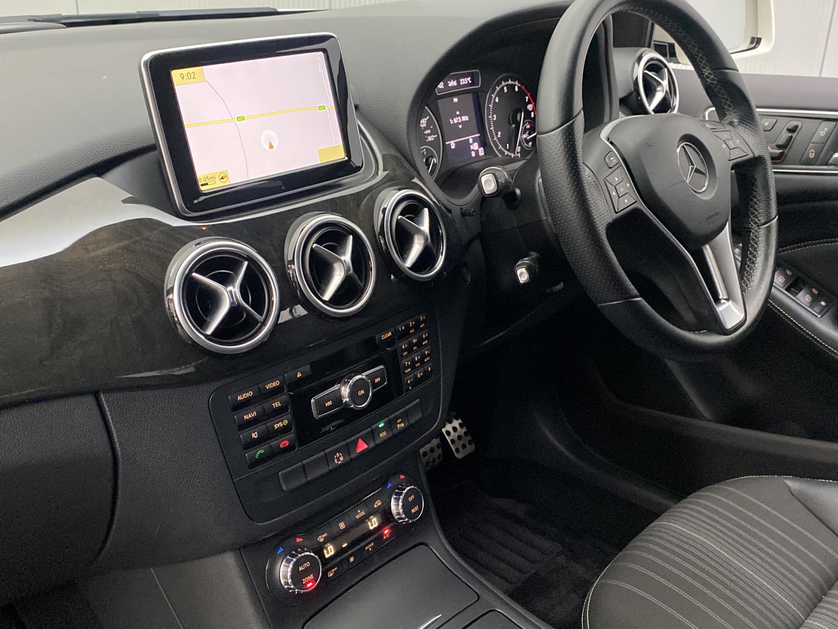 Mercedes-Benz B Class 1.6 B180 BlueEfficiency Sport MPV 5dr Petrol 7G-DCT Euro 5 (s/s) (122 ps)