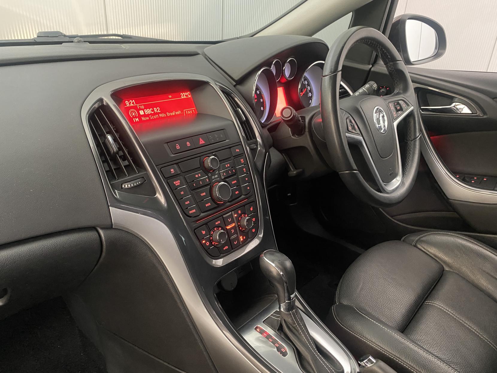 Vauxhall Astra 1.6 16V Elite Sports Tourer 5dr Petrol Auto Euro 5 (115 ps)