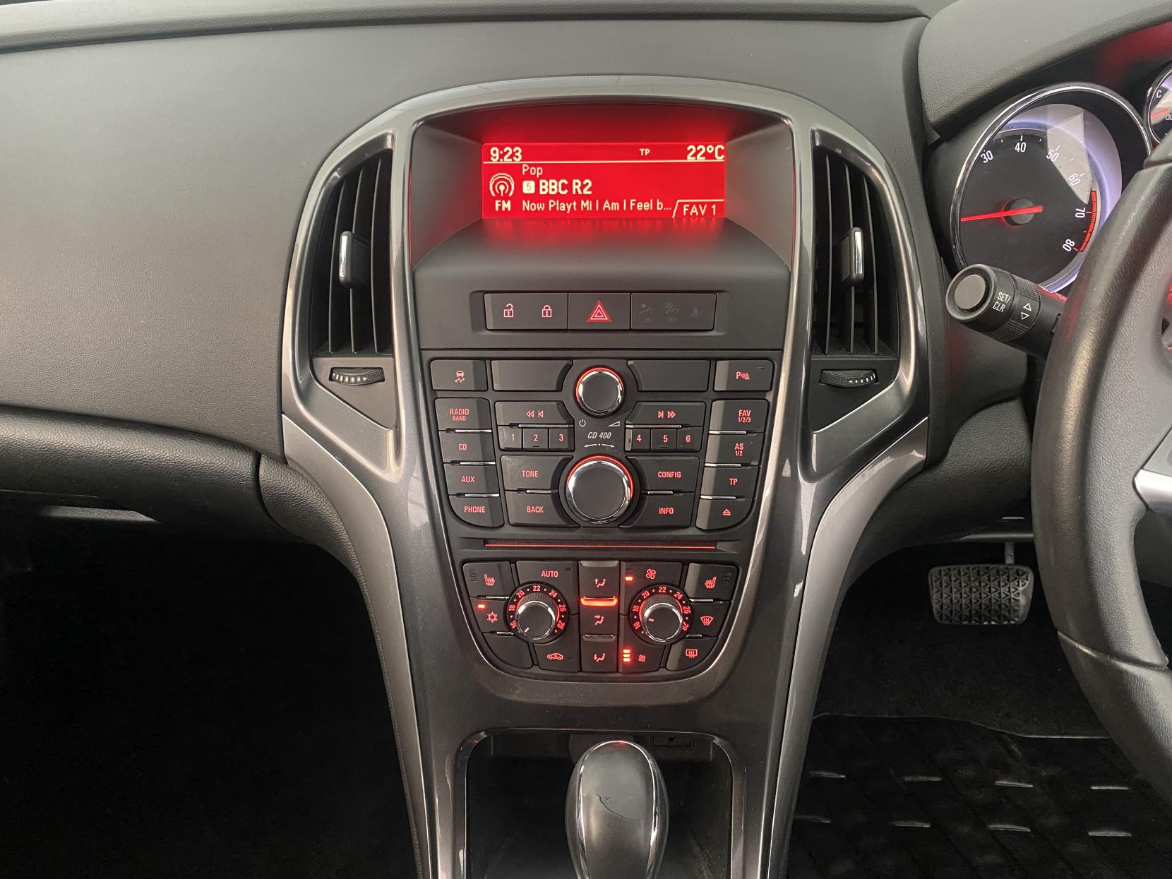 Vauxhall Astra 1.6 16V Elite Sports Tourer 5dr Petrol Auto Euro 5 (115 ps)
