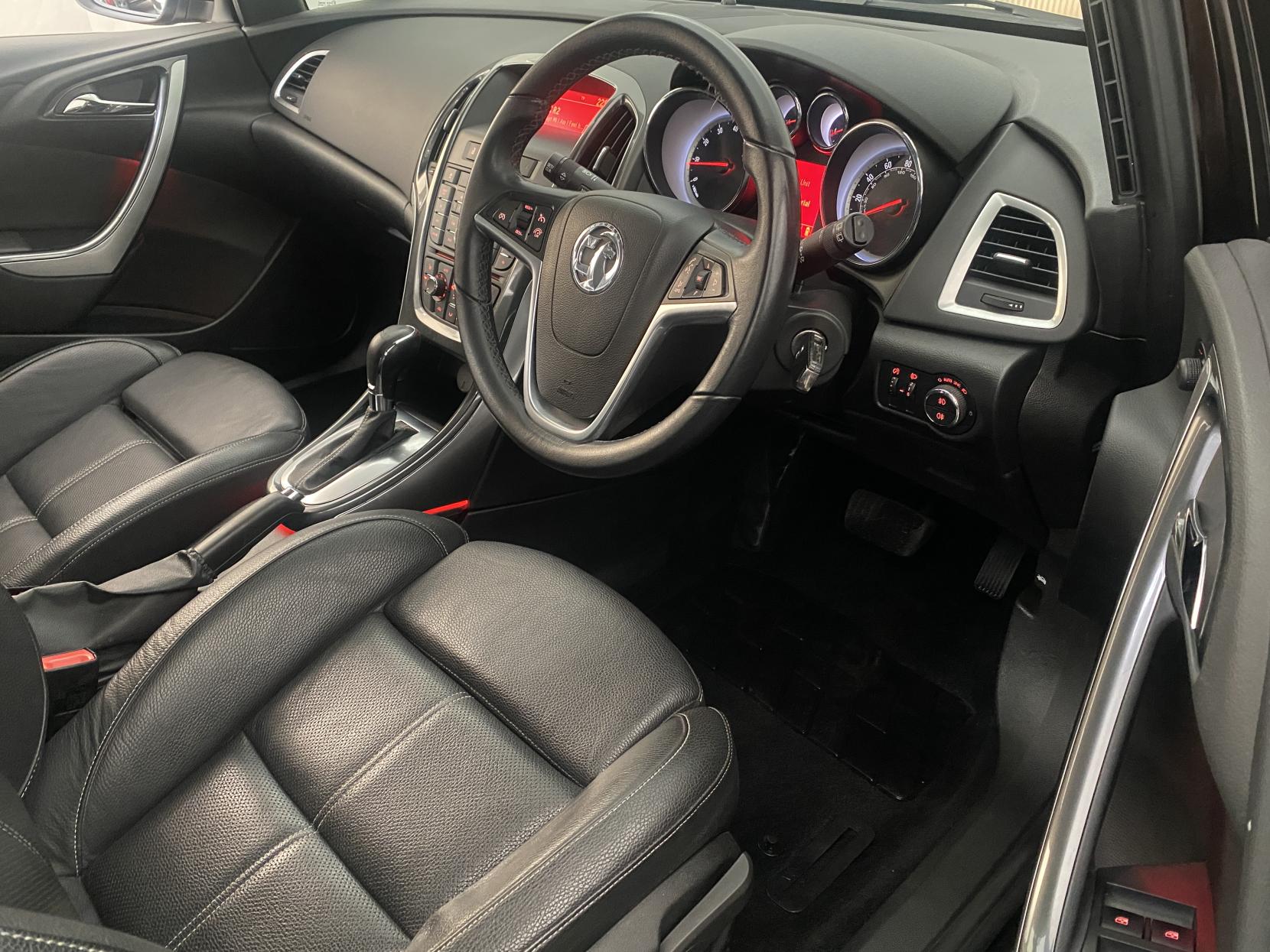 Vauxhall Astra 1.6 16V Elite Sports Tourer 5dr Petrol Auto Euro 5 (115 ps)