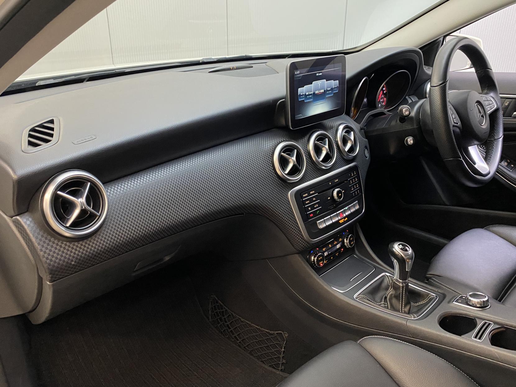 Mercedes-Benz A Class 1.5 A180d Sport (Executive) Hatchback 5dr Diesel Manual Euro 6 (s/s) (109 ps)