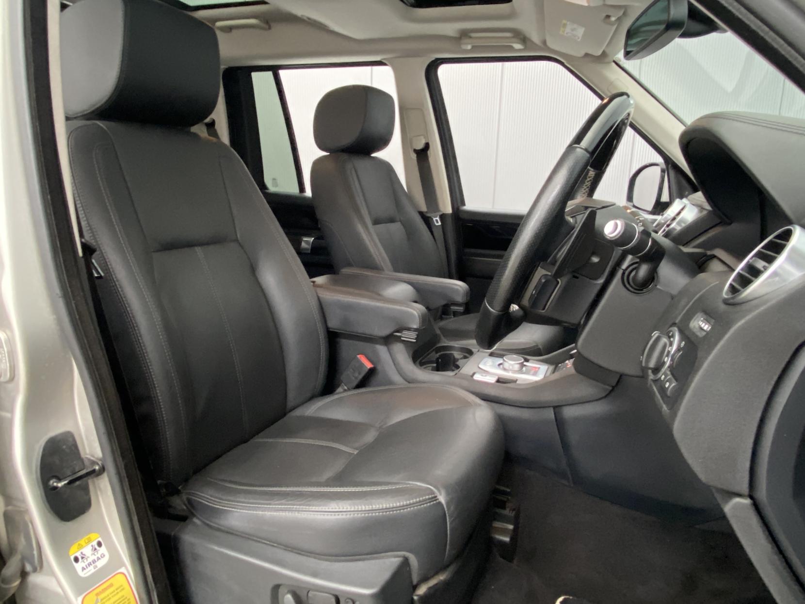 Land Rover Discovery 4 3.0 SD V6 HSE Luxury SUV 5dr Diesel Auto 4WD Euro 5 (s/s) (255 bhp)