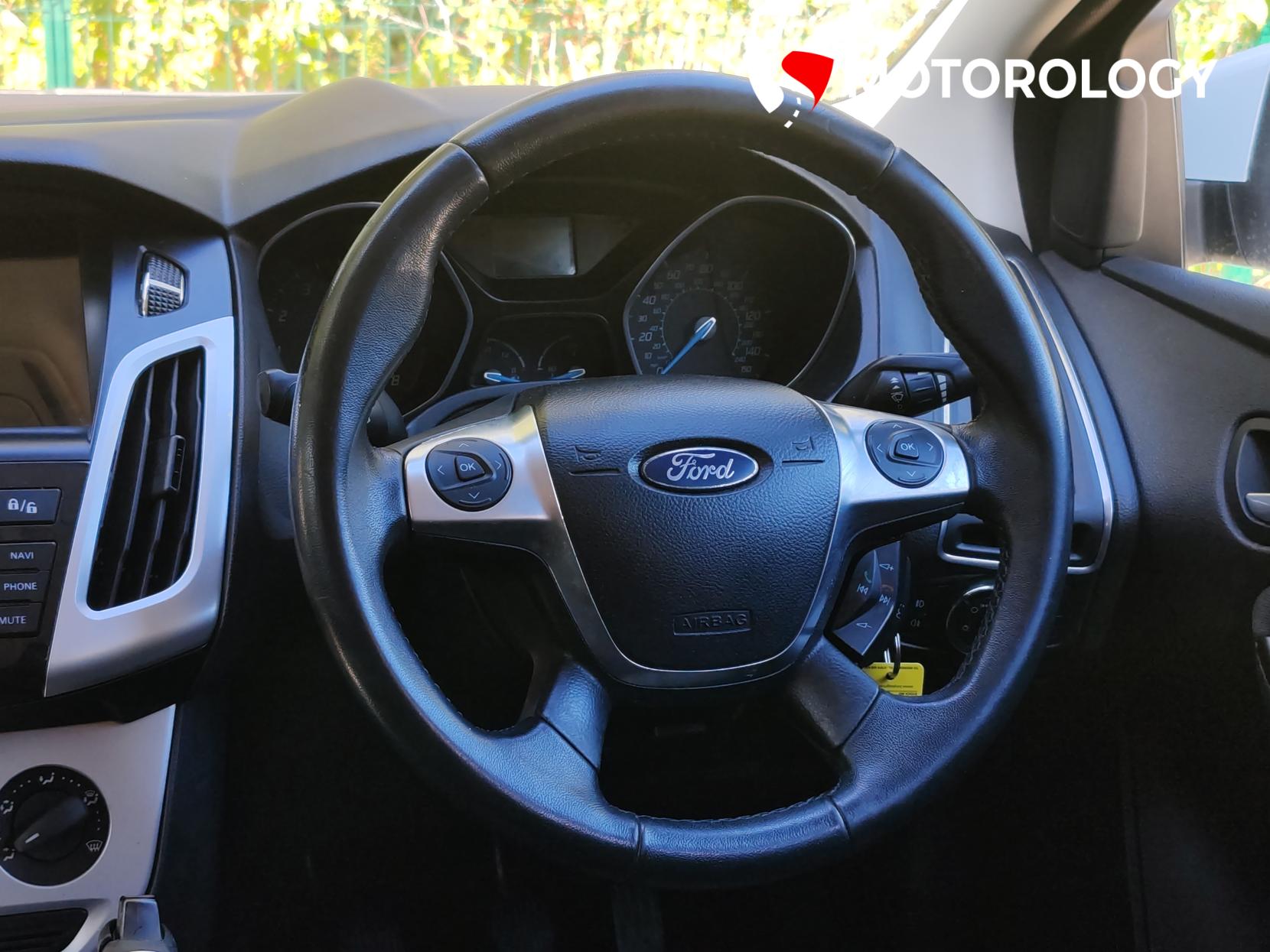 Ford Focus 1.6 Zetec Hatchback 5dr Petrol Manual Euro 5 (125 ps)
