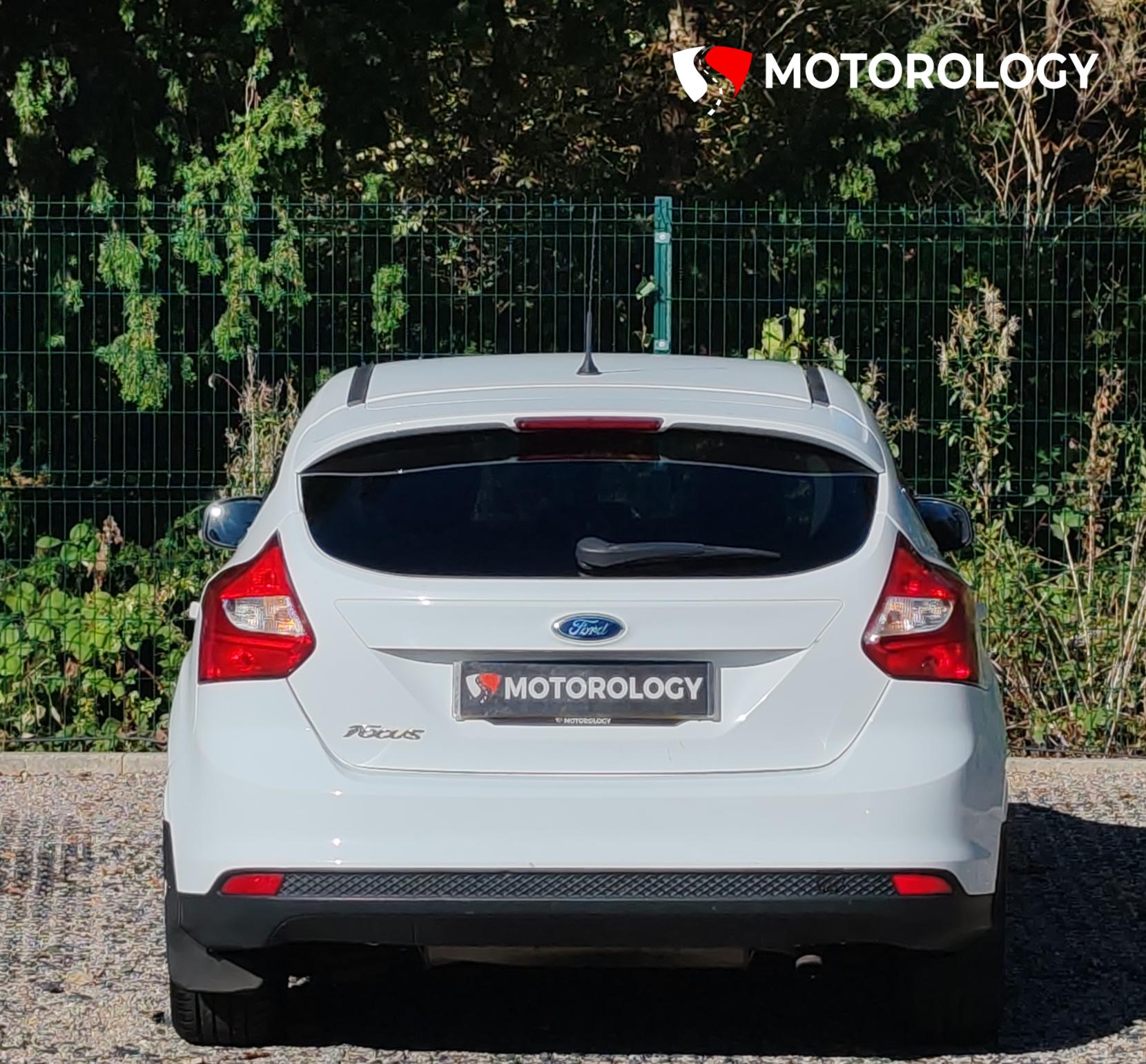 Ford Focus 1.6 Zetec Hatchback 5dr Petrol Manual Euro 5 (125 ps)