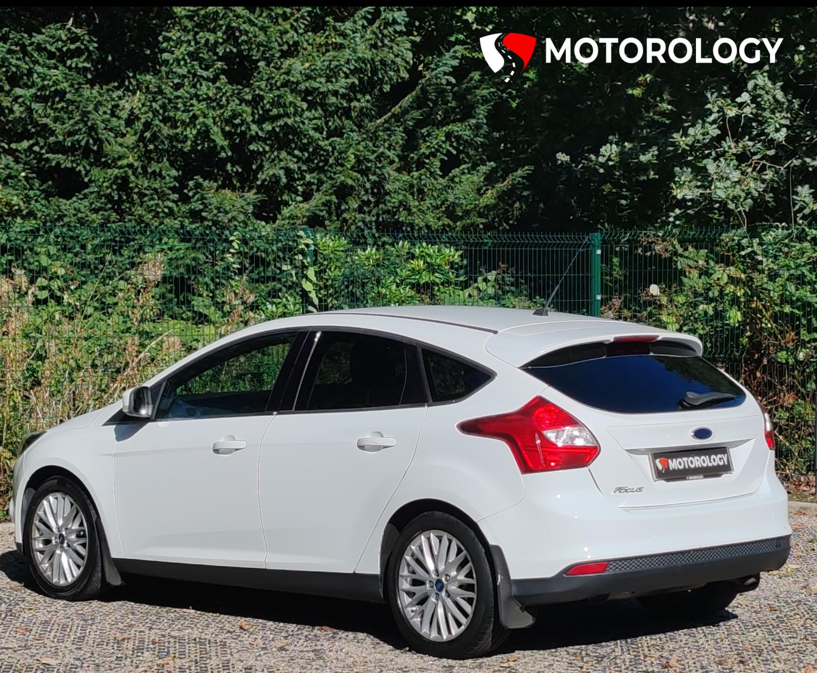 Ford Focus 1.6 Zetec Hatchback 5dr Petrol Manual Euro 5 (125 ps)