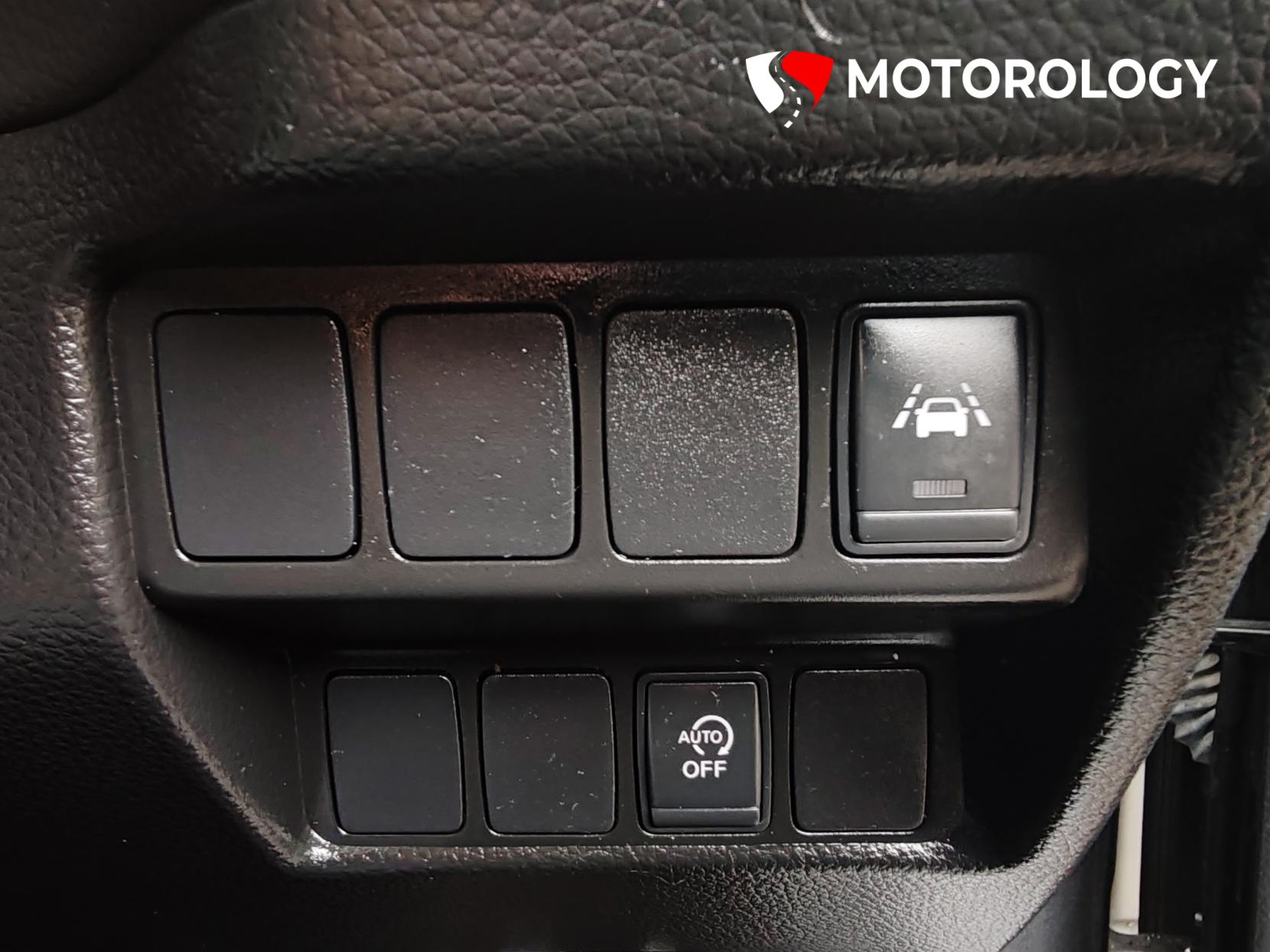 Nissan Qashqai 1.3 DIG-T N-Motion SUV 5dr Petrol Manual Euro 6 (s/s) (140 ps)