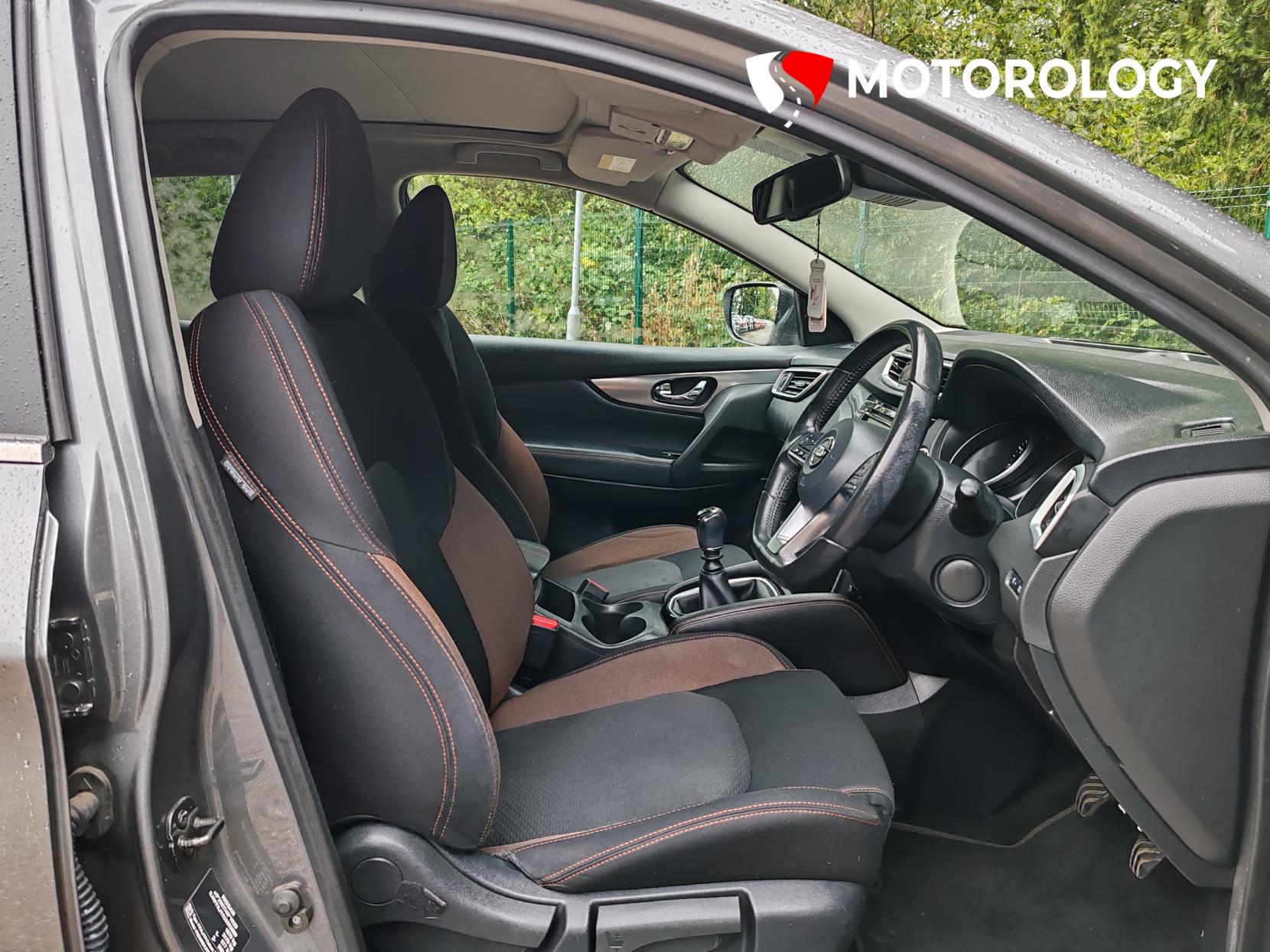 Nissan Qashqai 1.3 DIG-T N-Motion SUV 5dr Petrol Manual Euro 6 (s/s) (140 ps)