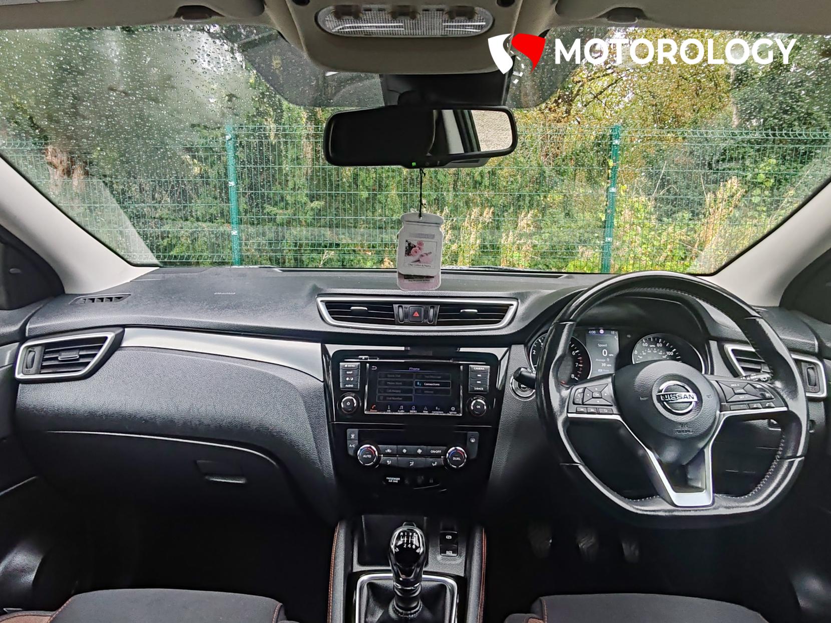 Nissan Qashqai 1.3 DIG-T N-Motion SUV 5dr Petrol Manual Euro 6 (s/s) (140 ps)