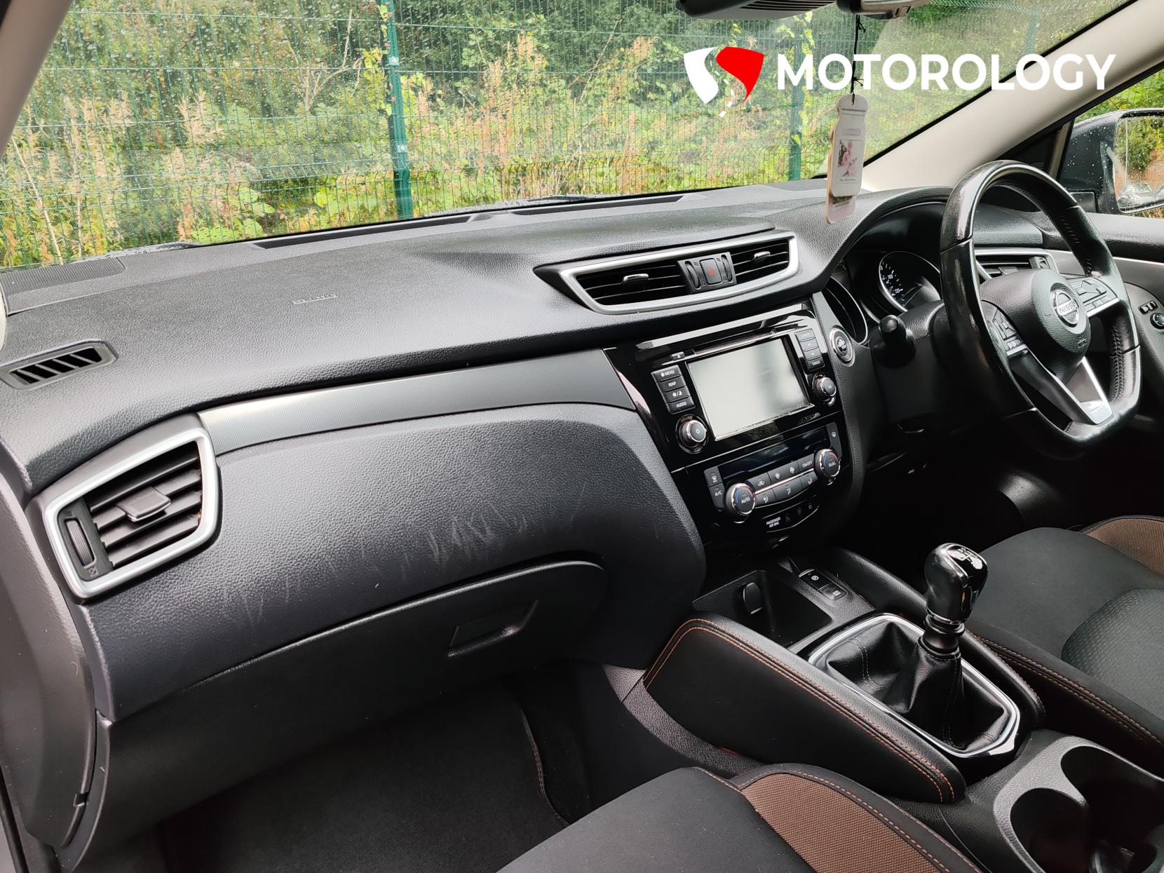 Nissan Qashqai 1.3 DIG-T N-Motion SUV 5dr Petrol Manual Euro 6 (s/s) (140 ps)