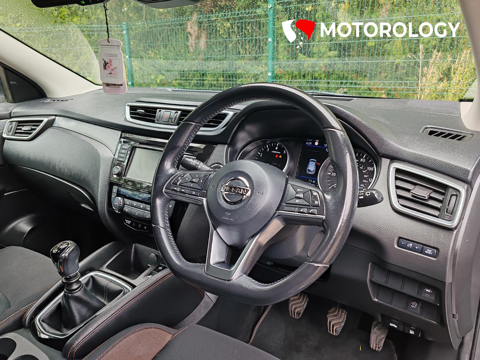 Nissan Qashqai 1.3 DIG-T N-Motion SUV 5dr Petrol Manual Euro 6 (s/s) (140 ps)