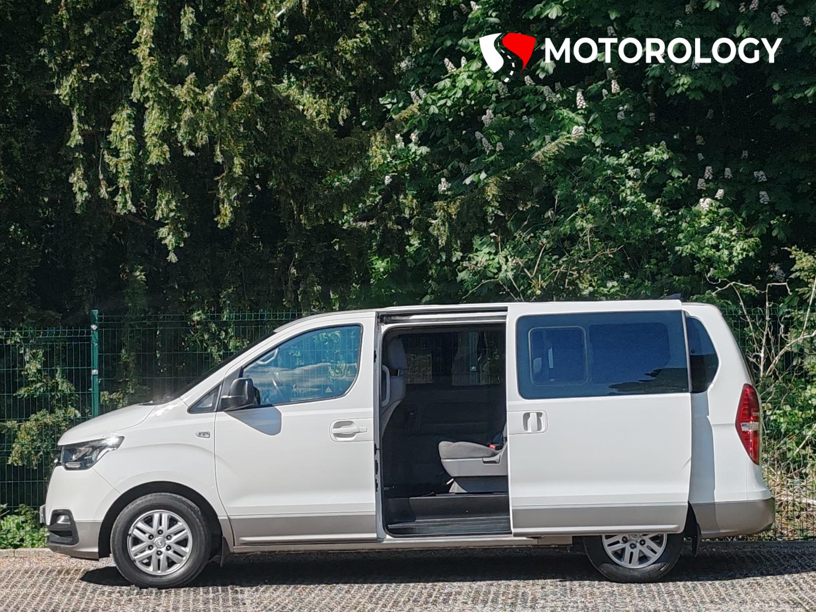 Hyundai i800 2.5 CRDi SE Nav MPV 5dr Diesel Auto Euro 6 (170 ps)
