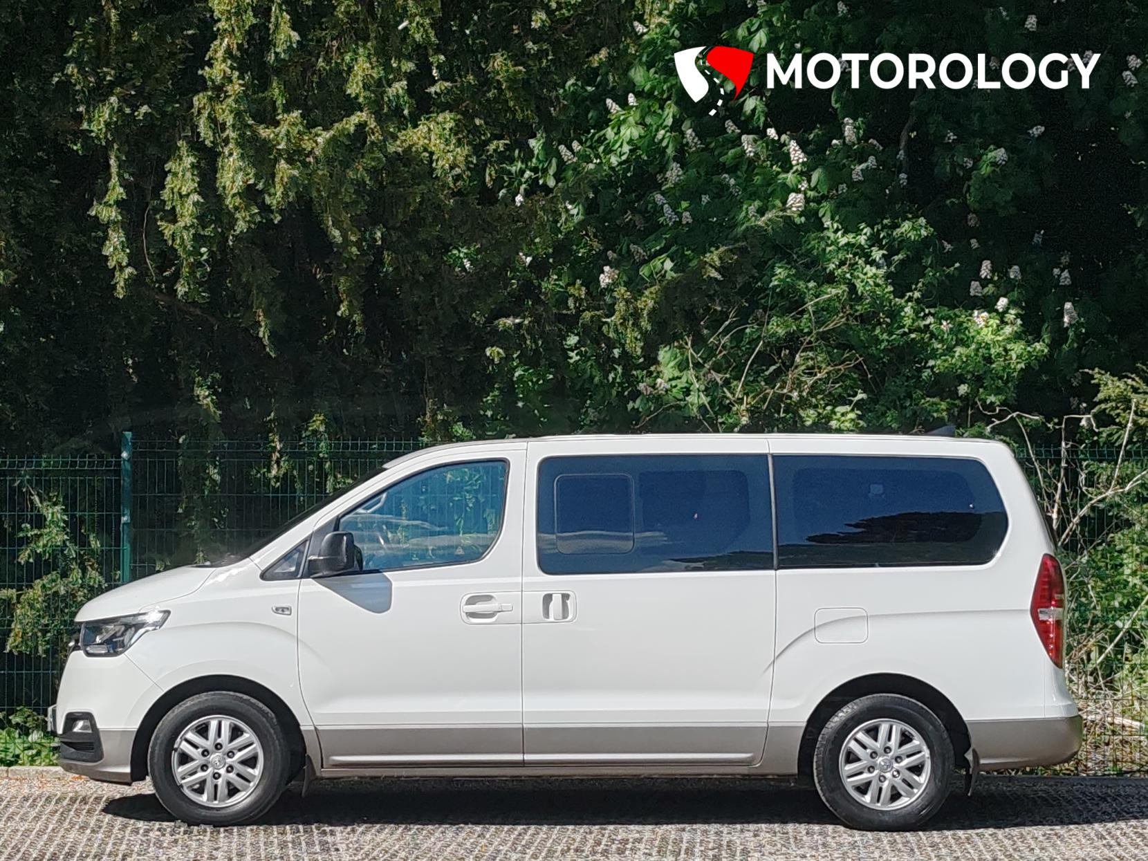 Hyundai i800 2.5 CRDi SE Nav MPV 5dr Diesel Auto Euro 6 (170 ps)