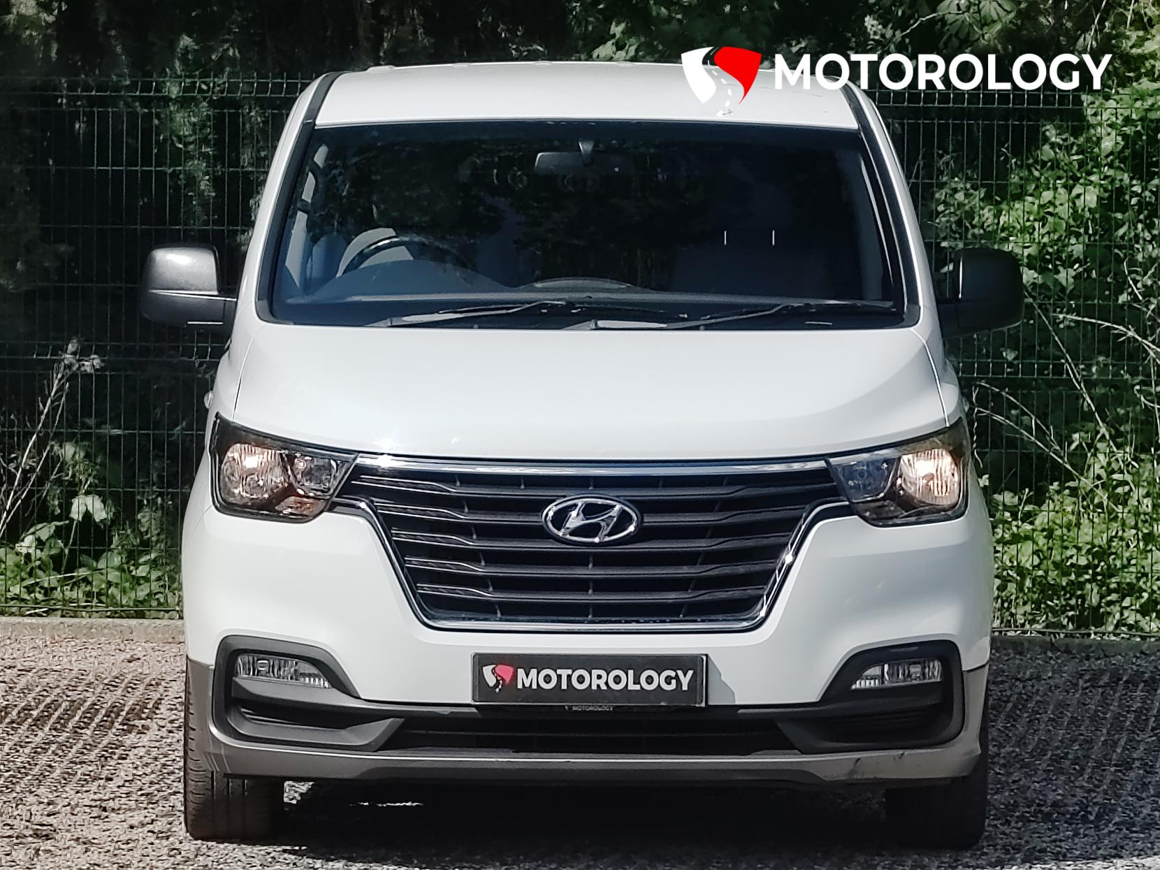 Hyundai i800 2.5 CRDi SE Nav MPV 5dr Diesel Auto Euro 6 (170 ps)