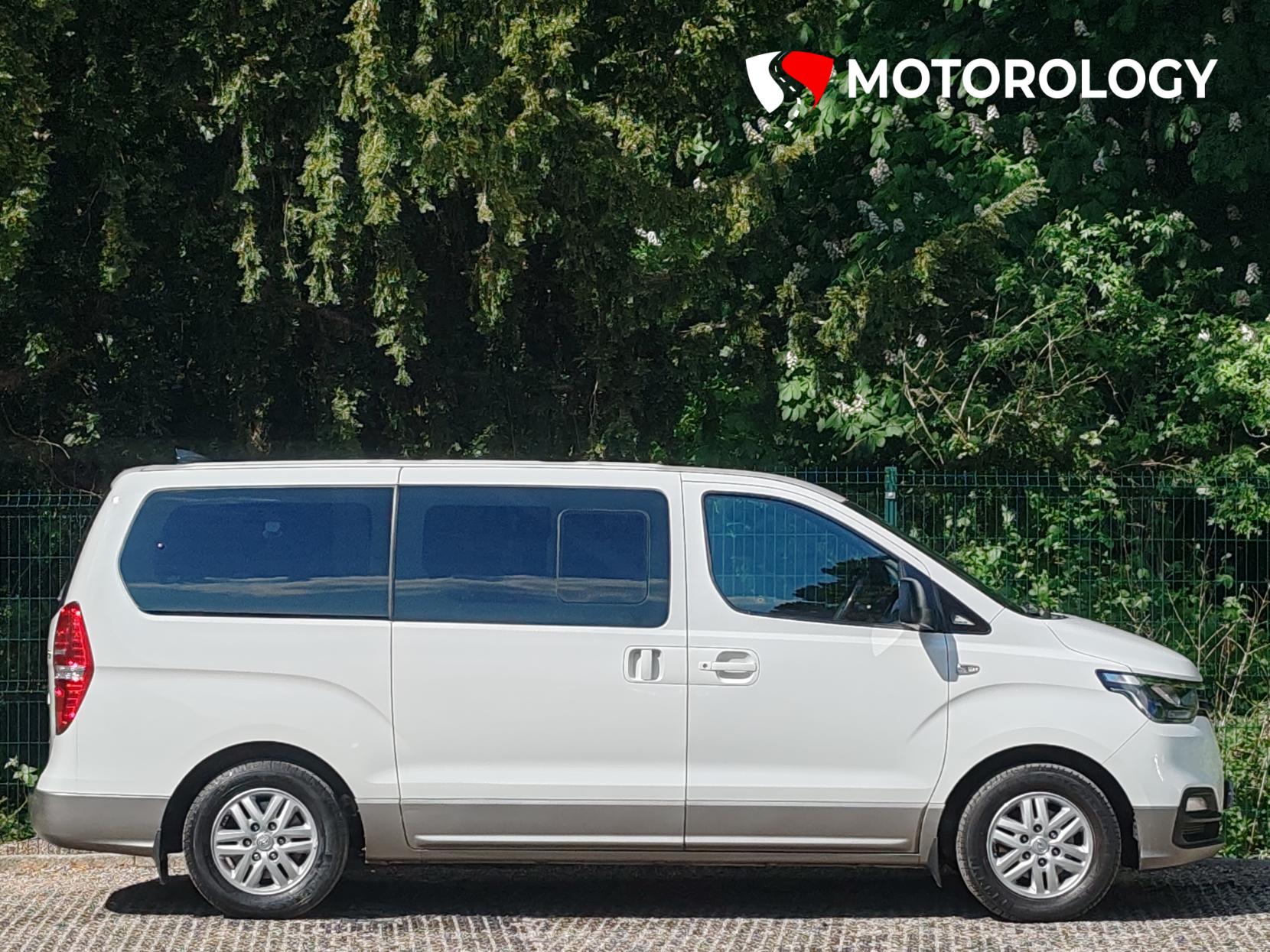 Hyundai i800 2.5 CRDi SE Nav MPV 5dr Diesel Auto Euro 6 (170 ps)