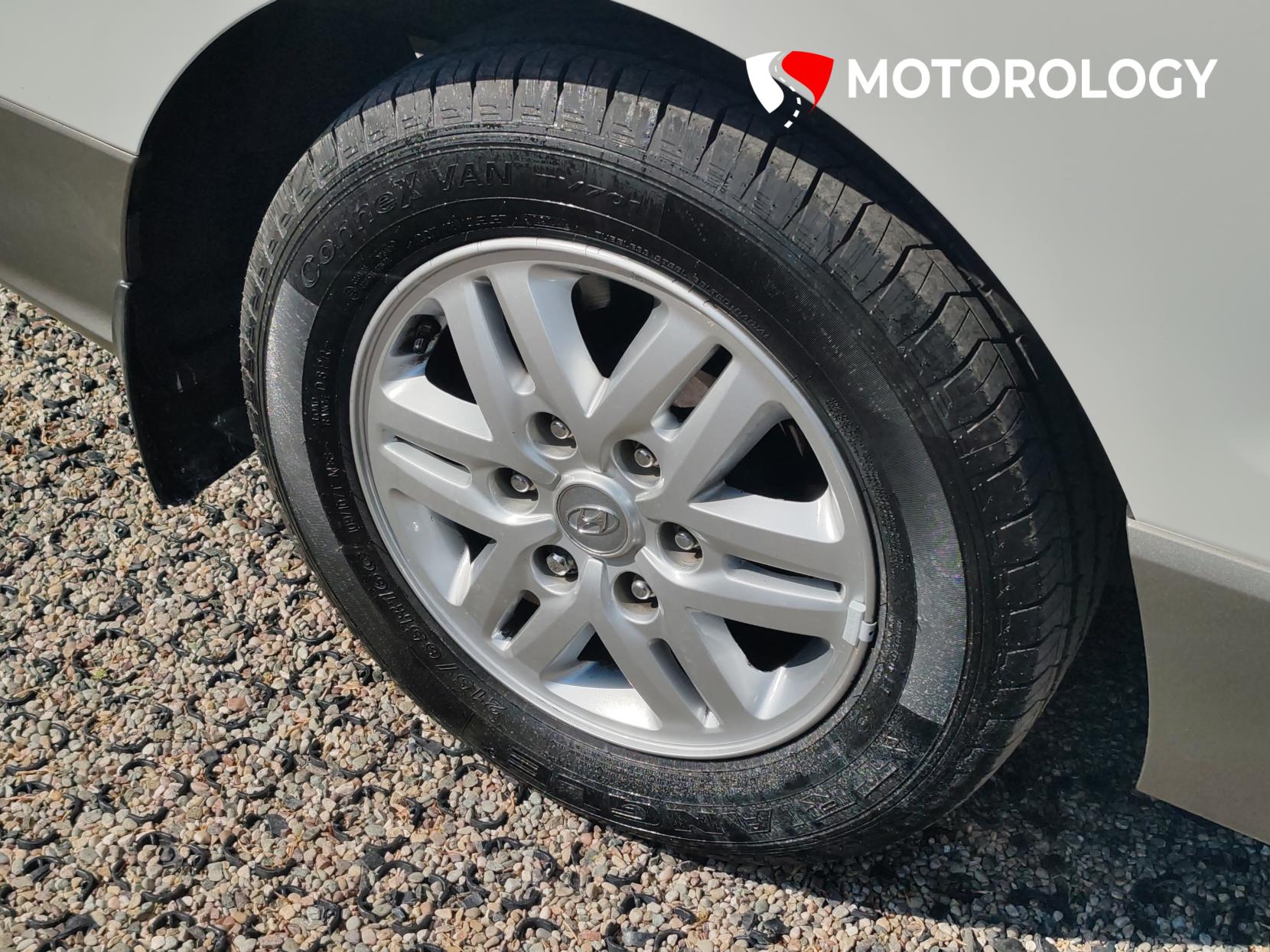 Hyundai i800 2.5 CRDi SE Nav MPV 5dr Diesel Auto Euro 6 (170 ps)