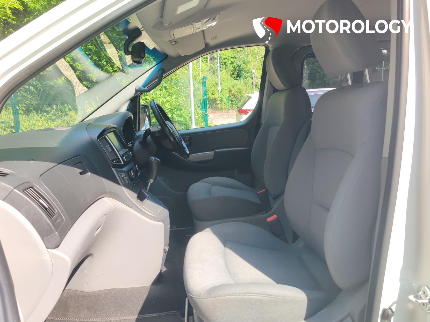 Hyundai i800 2.5 CRDi SE Nav MPV 5dr Diesel Auto Euro 6 (170 ps)