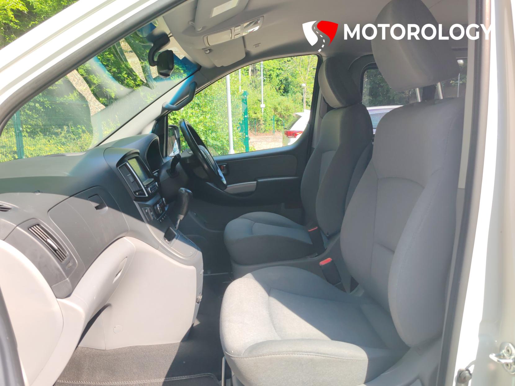 Hyundai i800 2.5 CRDi SE Nav MPV 5dr Diesel Auto Euro 6 (170 ps)