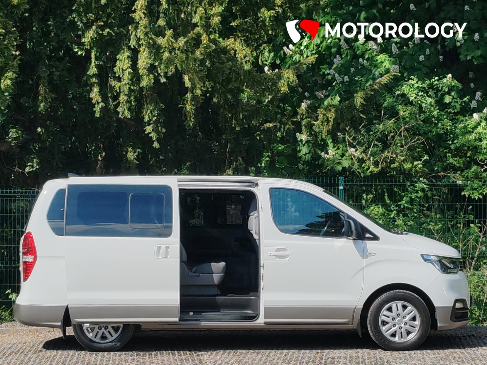 Hyundai i800 2.5 CRDi SE Nav MPV 5dr Diesel Auto Euro 6 (170 ps)