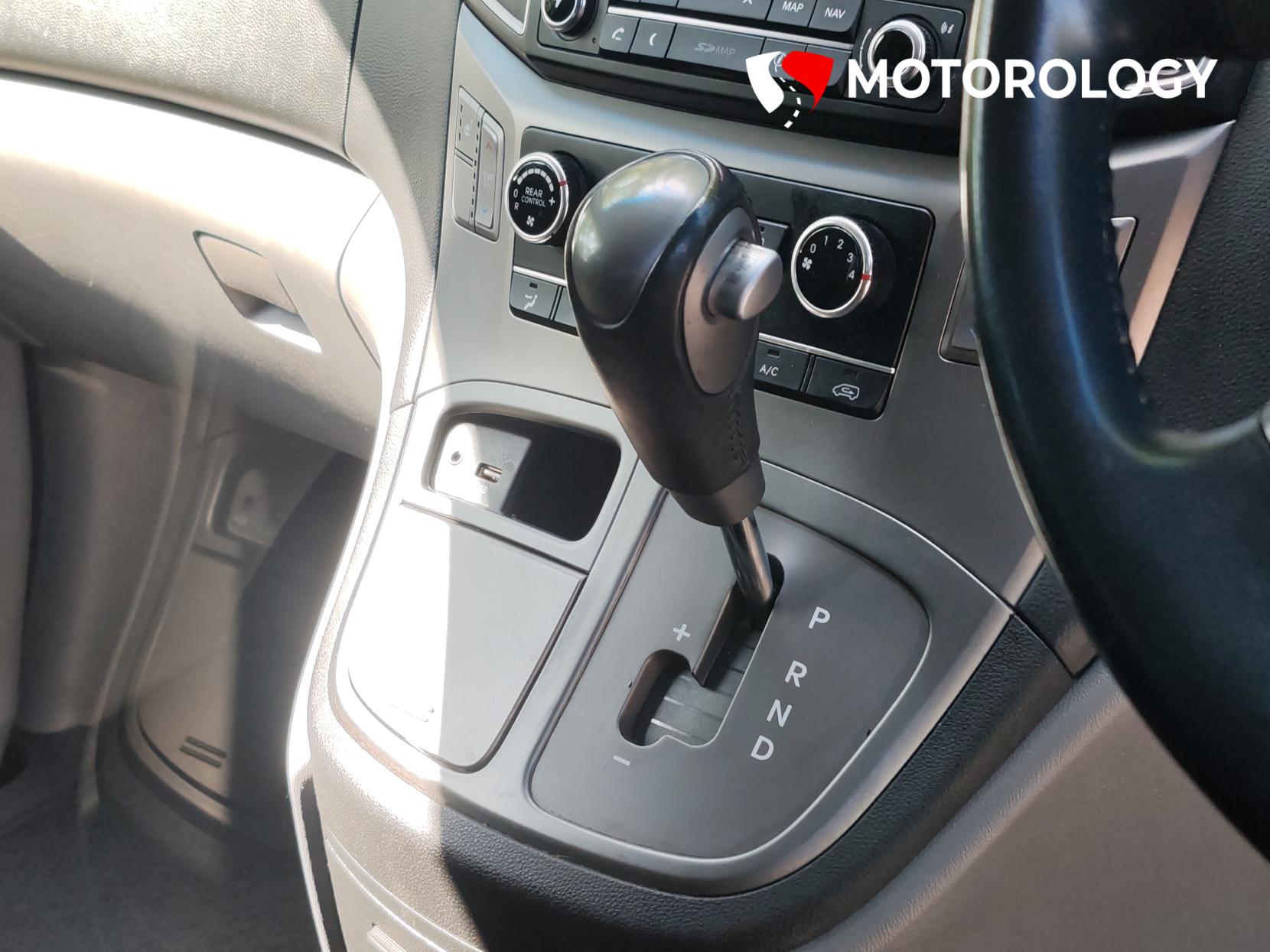 Hyundai i800 2.5 CRDi SE Nav MPV 5dr Diesel Auto Euro 6 (170 ps)