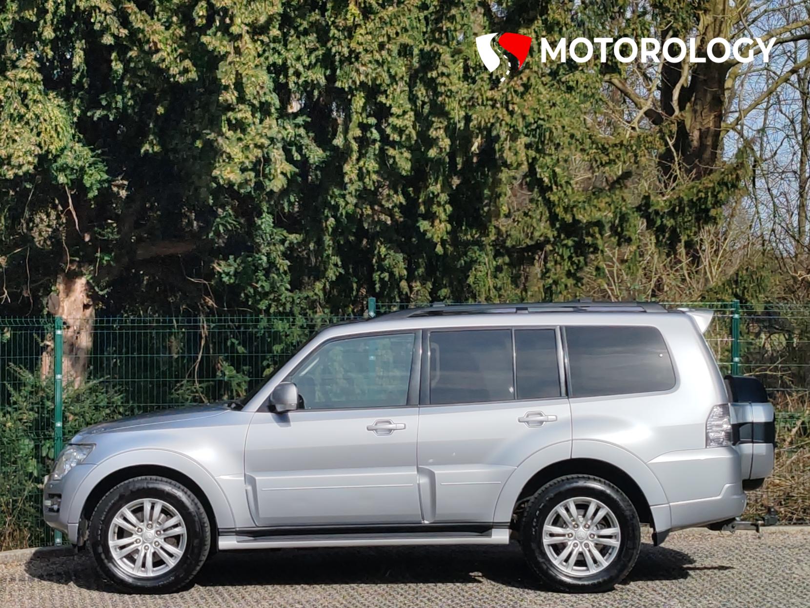 Mitsubishi Shogun 3.2 DI-DC SG3 SUV 5dr Diesel Auto 4WD Euro 6 LWB (187 ps)