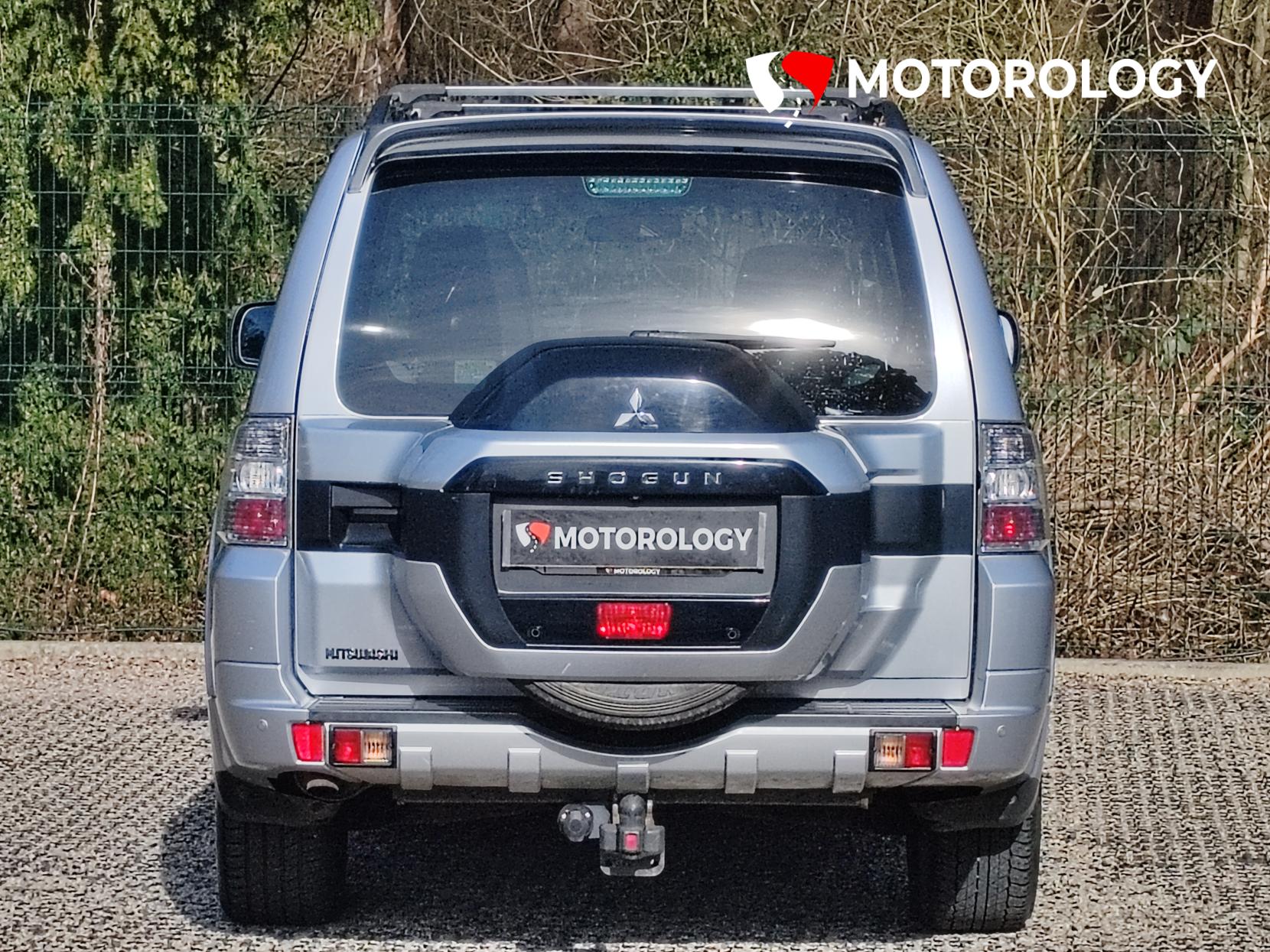 Mitsubishi Shogun 3.2 DI-DC SG3 SUV 5dr Diesel Auto 4WD Euro 6 LWB (187 ps)