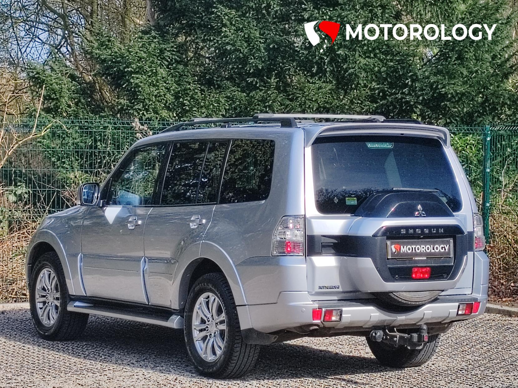 Mitsubishi Shogun 3.2 DI-DC SG3 SUV 5dr Diesel Auto 4WD Euro 6 LWB (187 ps)