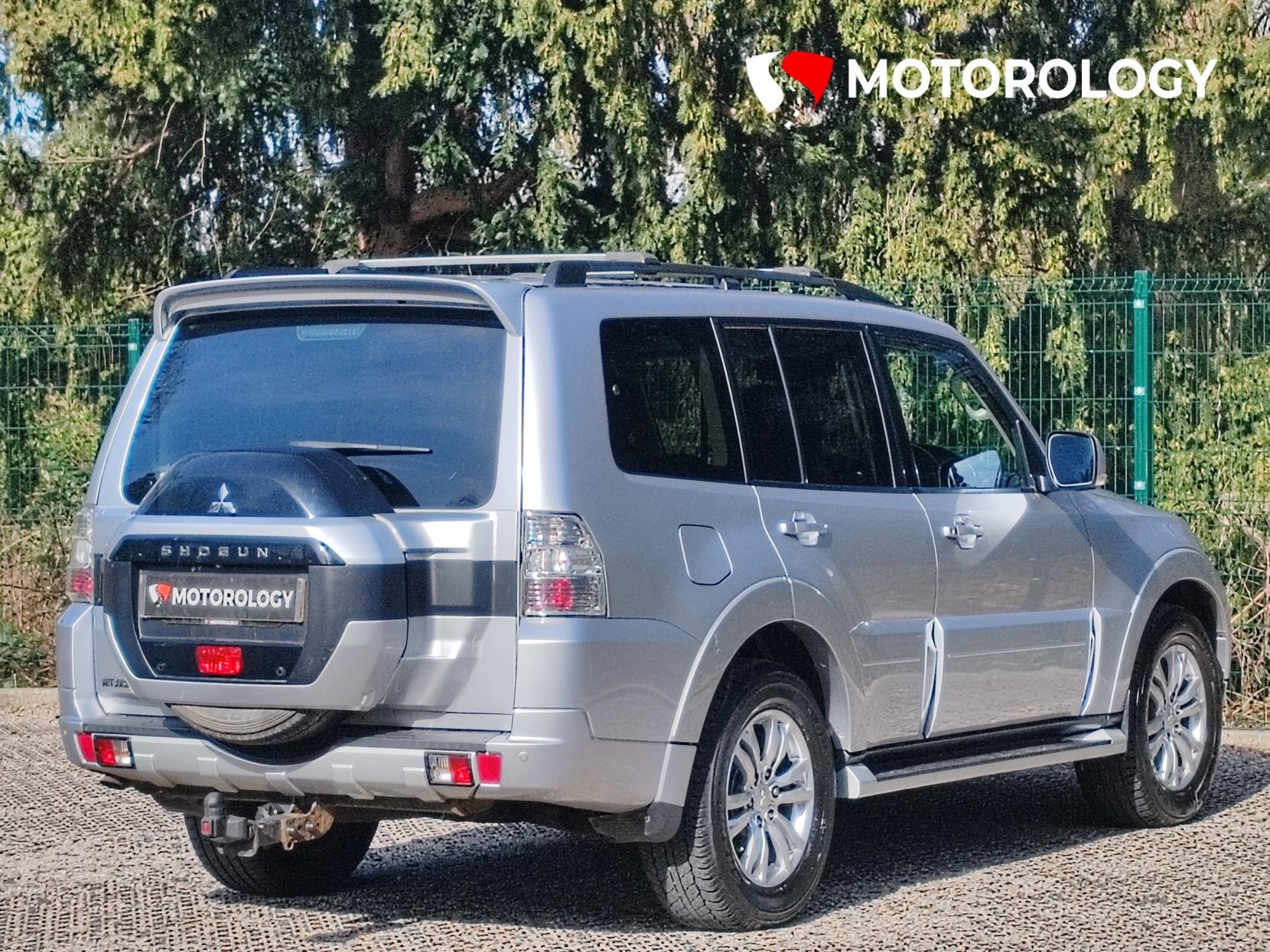 Mitsubishi Shogun 3.2 DI-DC SG3 SUV 5dr Diesel Auto 4WD Euro 6 LWB (187 ps)