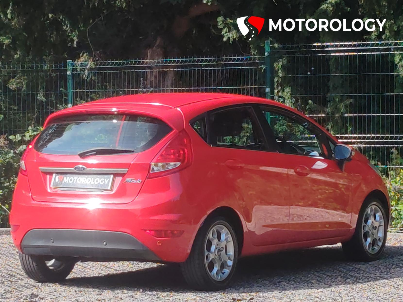Ford Fiesta 1.4 Zetec Hatchback 5dr Petrol Automatic (154 g/km, 94 bhp)