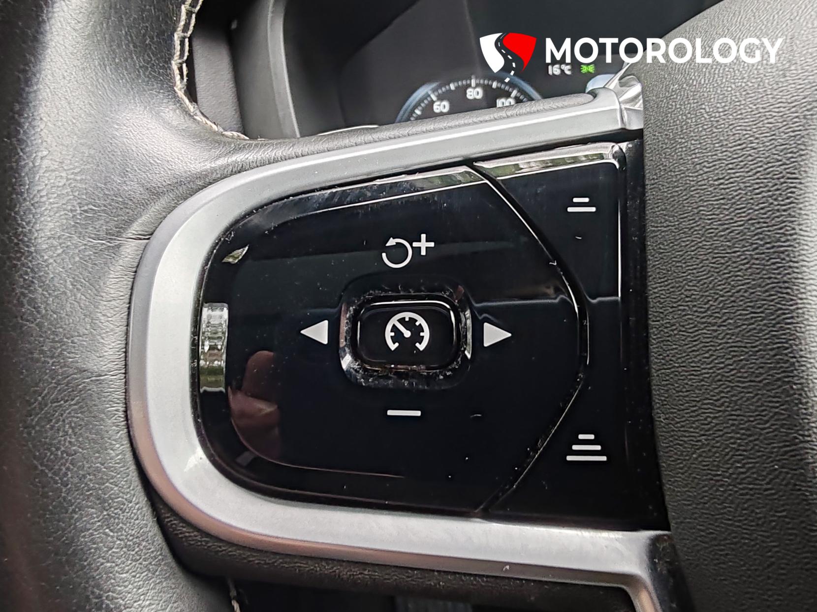 Volvo XC60 2.0 B4 MHEV R-Design SUV 5dr Diesel Hybrid Auto AWD Euro 6 (s/s) (197 ps)