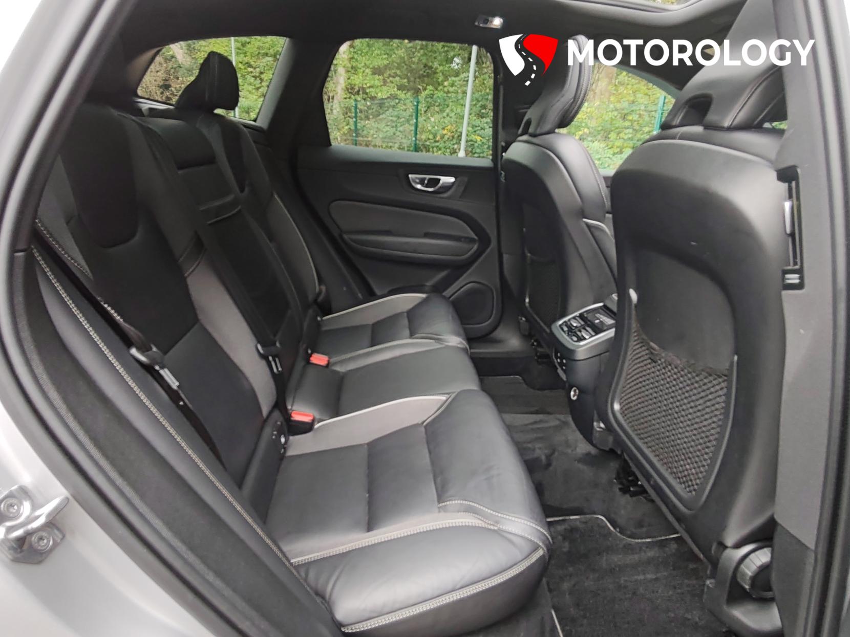 Volvo XC60 2.0 B4 MHEV R-Design SUV 5dr Diesel Hybrid Auto AWD Euro 6 (s/s) (197 ps)