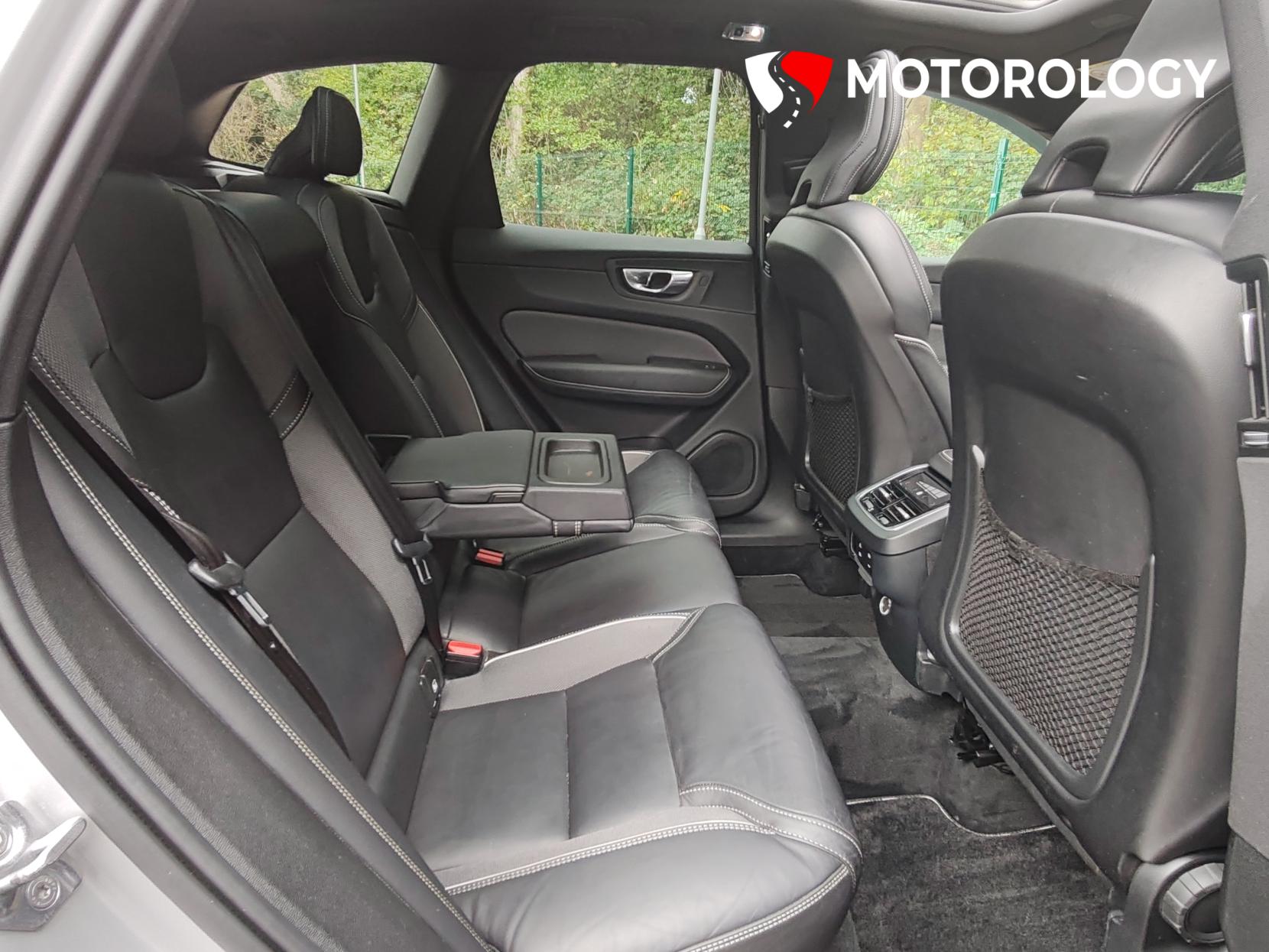 Volvo XC60 2.0 B4 MHEV R-Design SUV 5dr Diesel Hybrid Auto AWD Euro 6 (s/s) (197 ps)