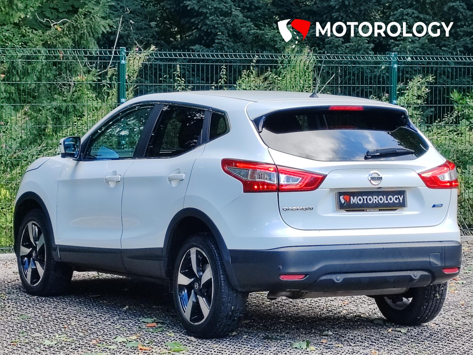 Nissan Qashqai 1.5 dCi n-tec SUV 5dr Diesel Manual 2WD Euro 5 (s/s) (110 ps)