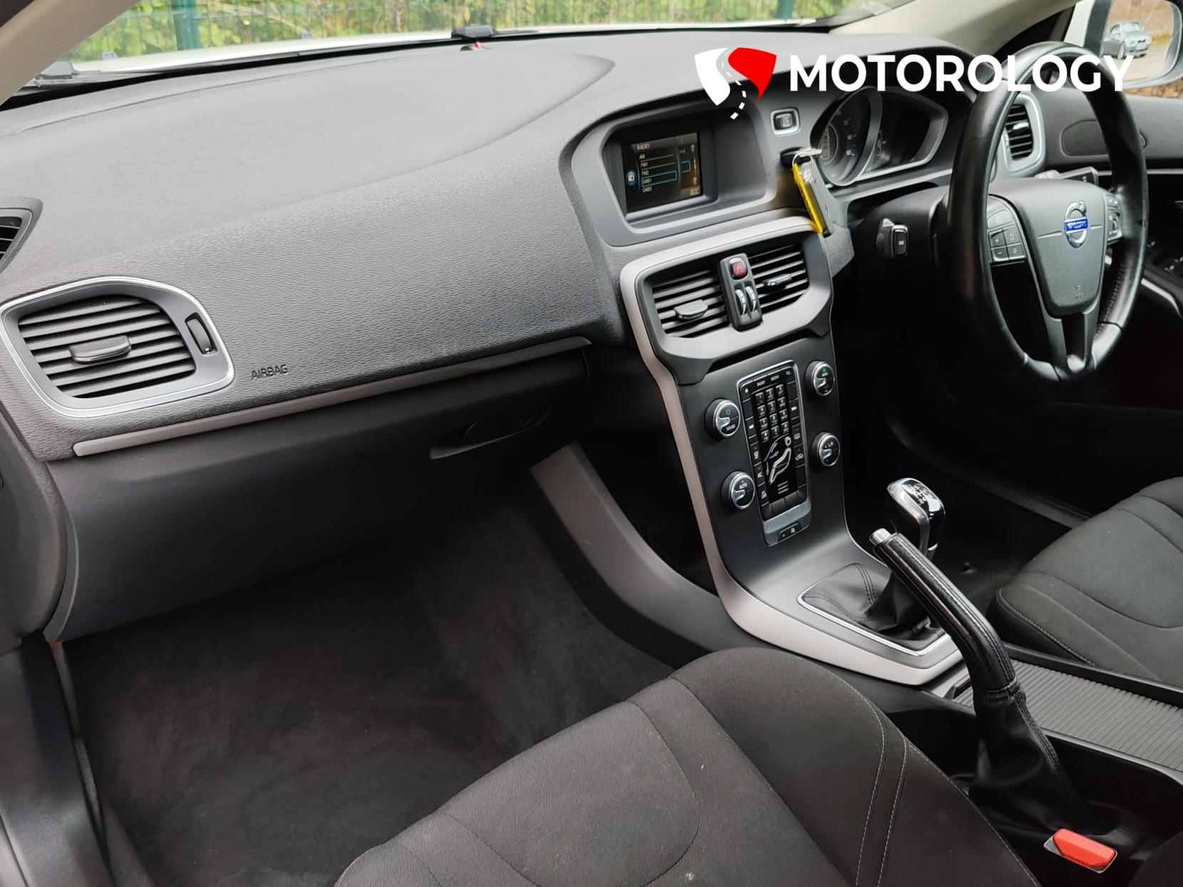 Volvo V40 2.0 T2 ES Hatchback 5dr Petrol Manual Euro 6 (s/s) (122 ps)