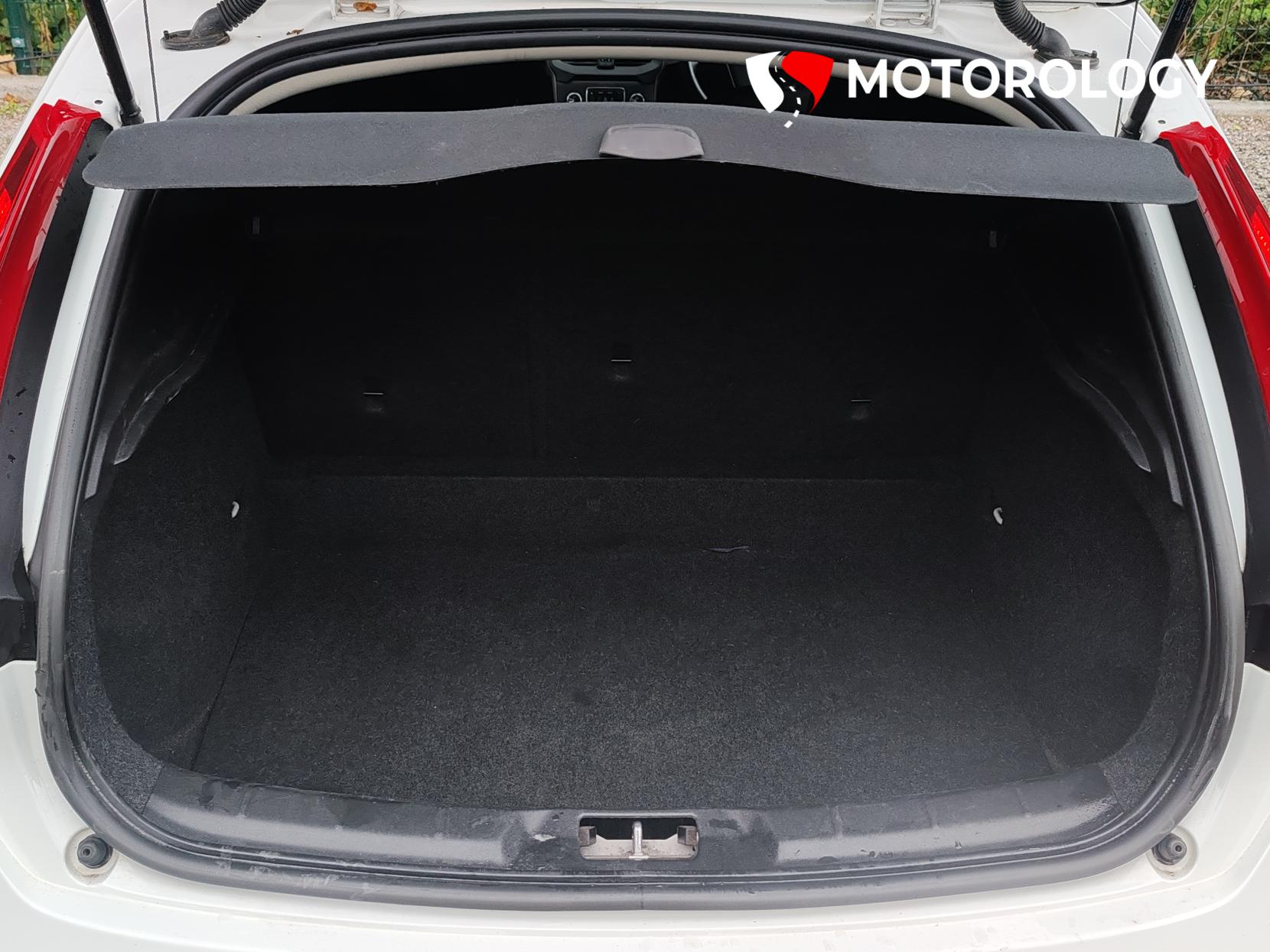 Volvo V40 2.0 T2 ES Hatchback 5dr Petrol Manual Euro 6 (s/s) (122 ps)