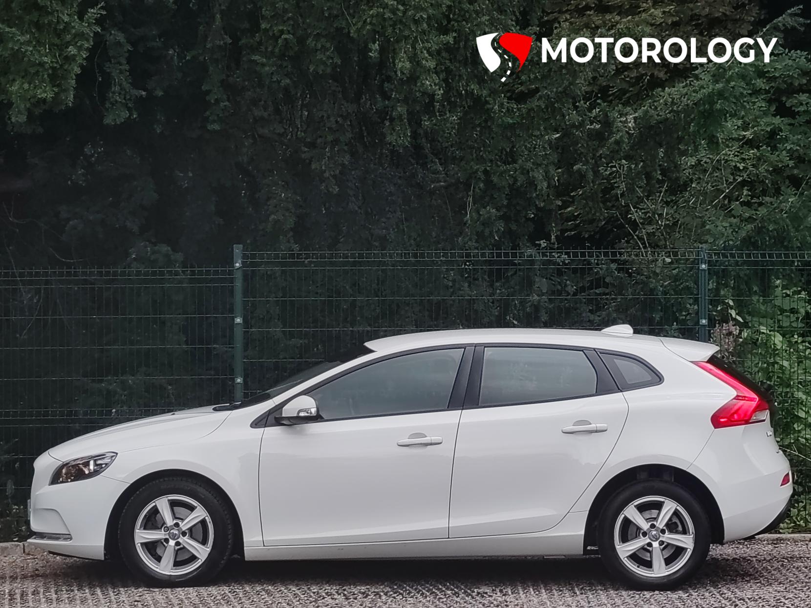 Volvo V40 2.0 T2 ES Hatchback 5dr Petrol Manual Euro 6 (s/s) (122 ps)