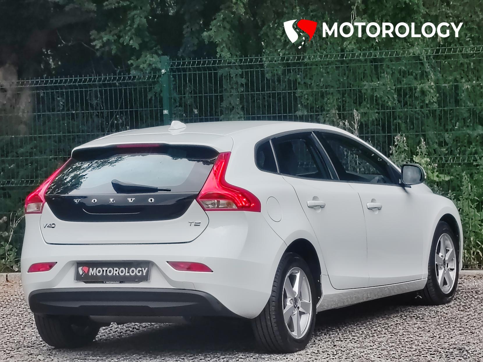 Volvo V40 2.0 T2 ES Hatchback 5dr Petrol Manual Euro 6 (s/s) (122 ps)