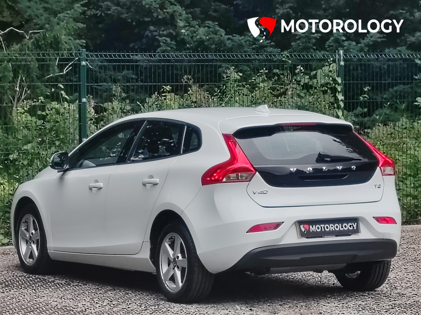 Volvo V40 2.0 T2 ES Hatchback 5dr Petrol Manual Euro 6 (s/s) (122 ps)