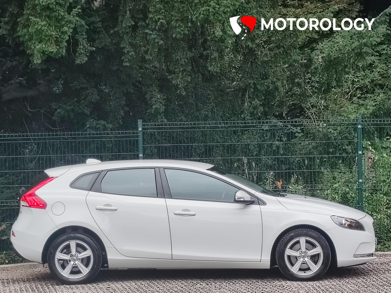 Volvo V40 2.0 T2 ES Hatchback 5dr Petrol Manual Euro 6 (s/s) (122 ps)