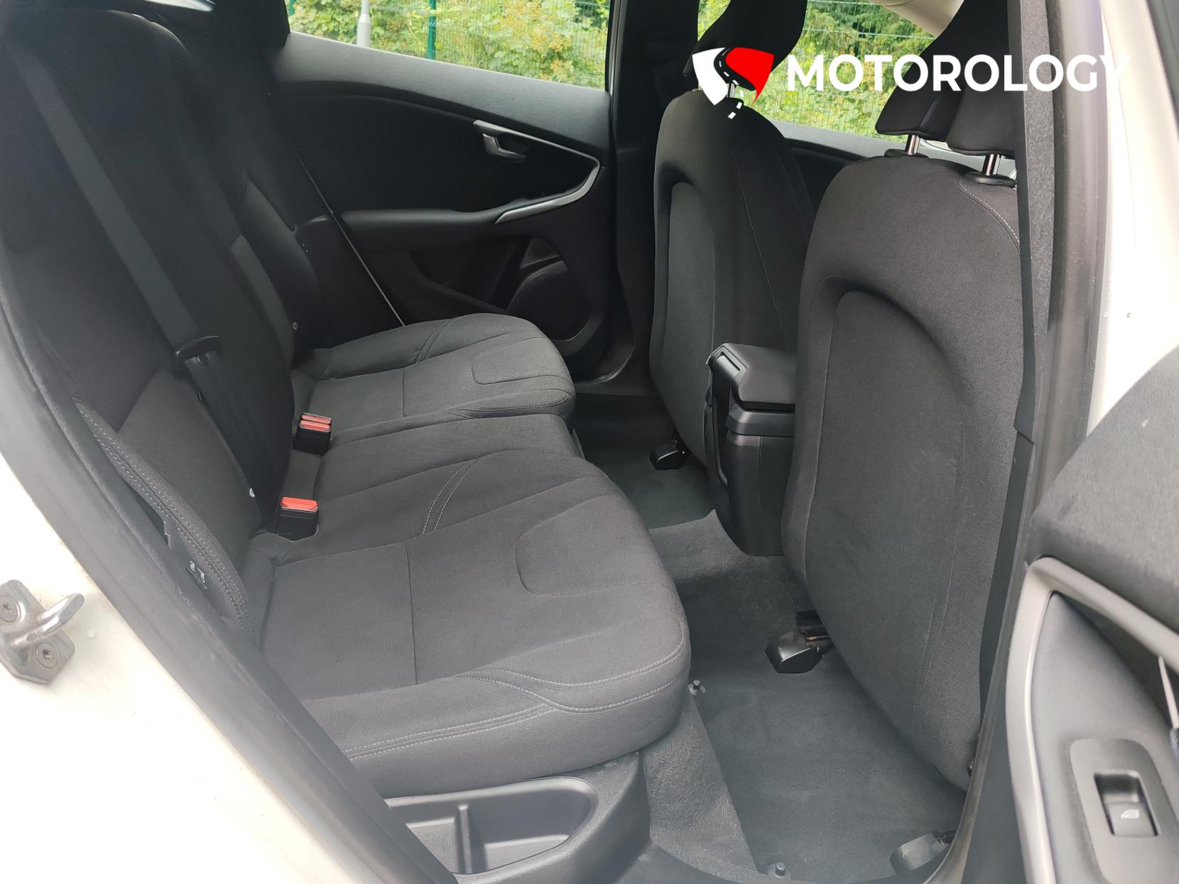 Volvo V40 2.0 T2 ES Hatchback 5dr Petrol Manual Euro 6 (s/s) (122 ps)
