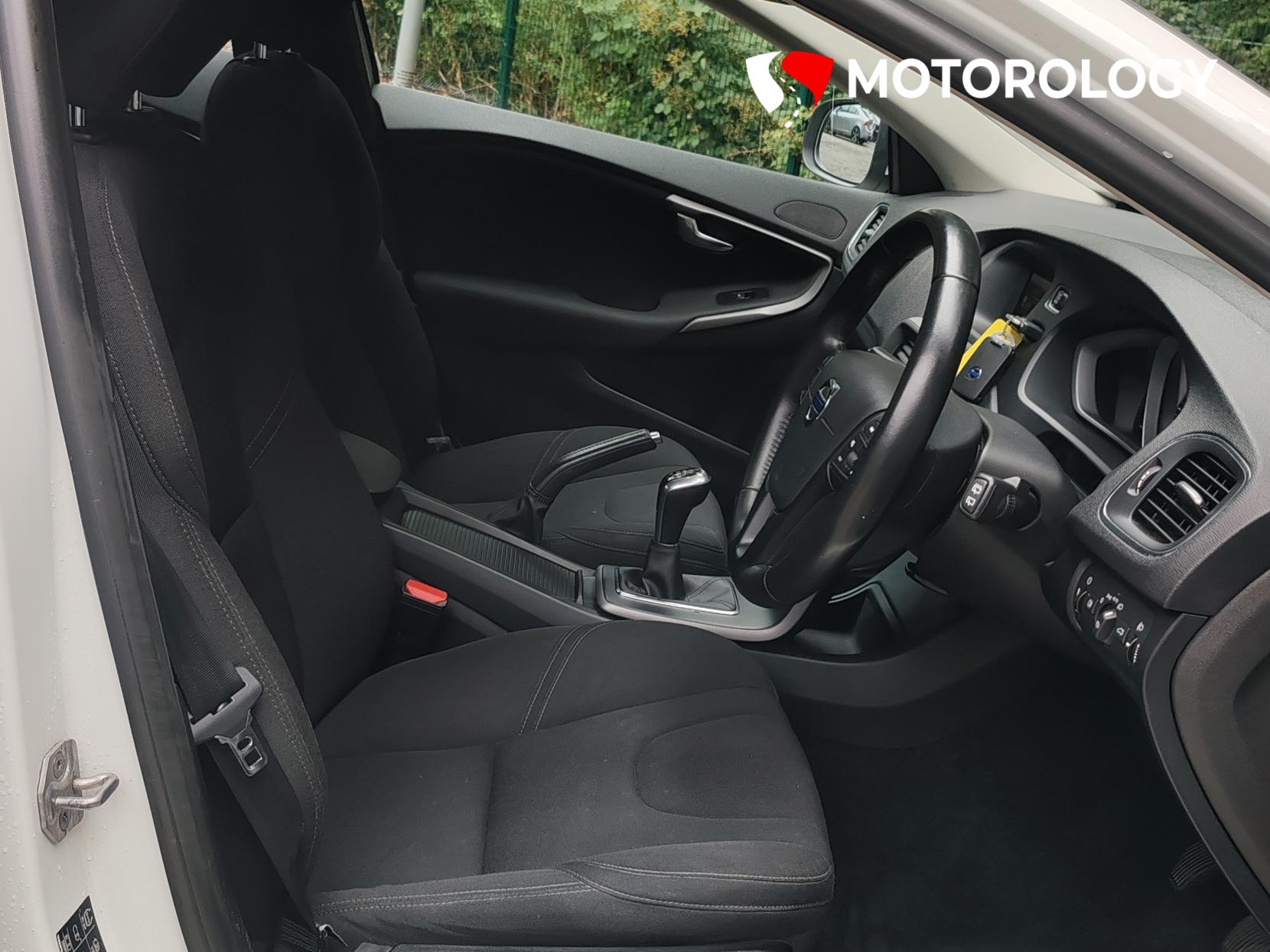 Volvo V40 2.0 T2 ES Hatchback 5dr Petrol Manual Euro 6 (s/s) (122 ps)