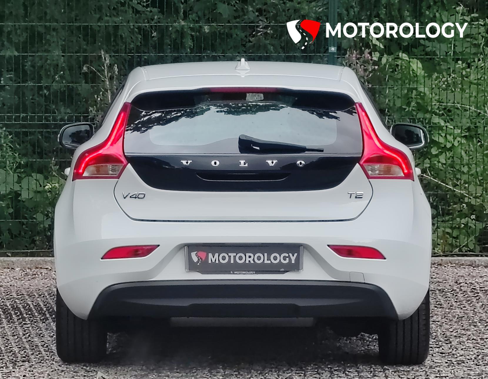 Volvo V40 2.0 T2 ES Hatchback 5dr Petrol Manual Euro 6 (s/s) (122 ps)
