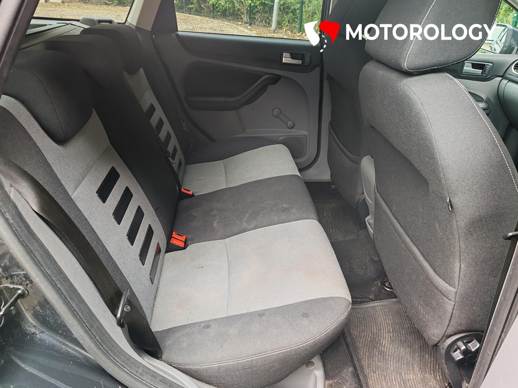 Ford Focus 1.6 Titanium Estate 5dr Petrol Manual (159 g/km, 99 bhp)