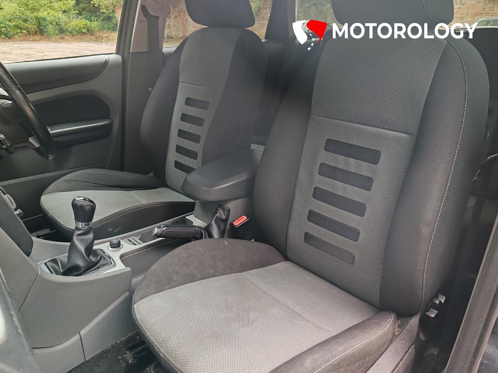 Ford Focus 1.6 Titanium Estate 5dr Petrol Manual (159 g/km, 99 bhp)