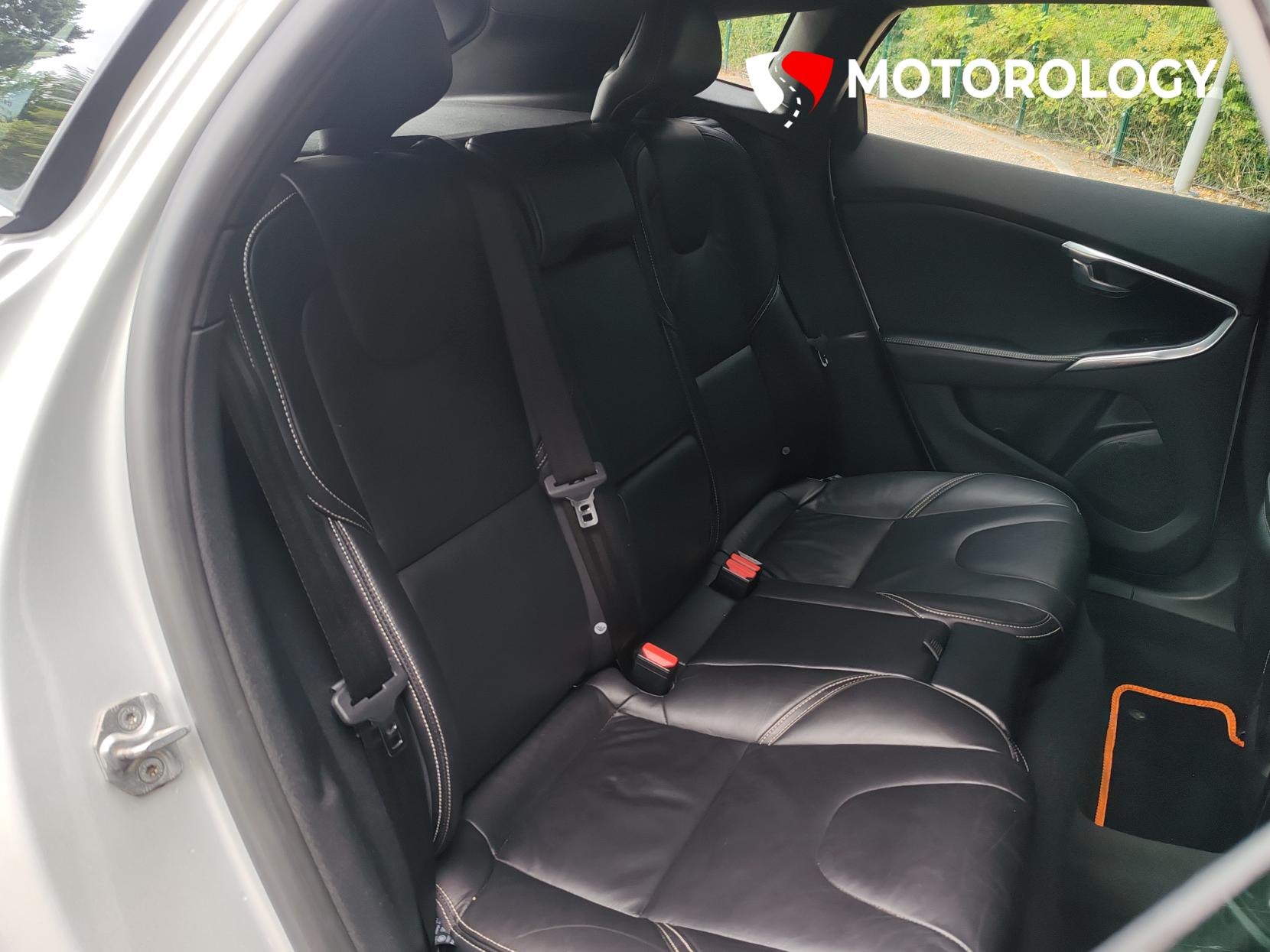Volvo V40 2.0 D2 R-Design Lux Hatchback 5dr Diesel Auto Euro 6 (s/s) (120 ps)