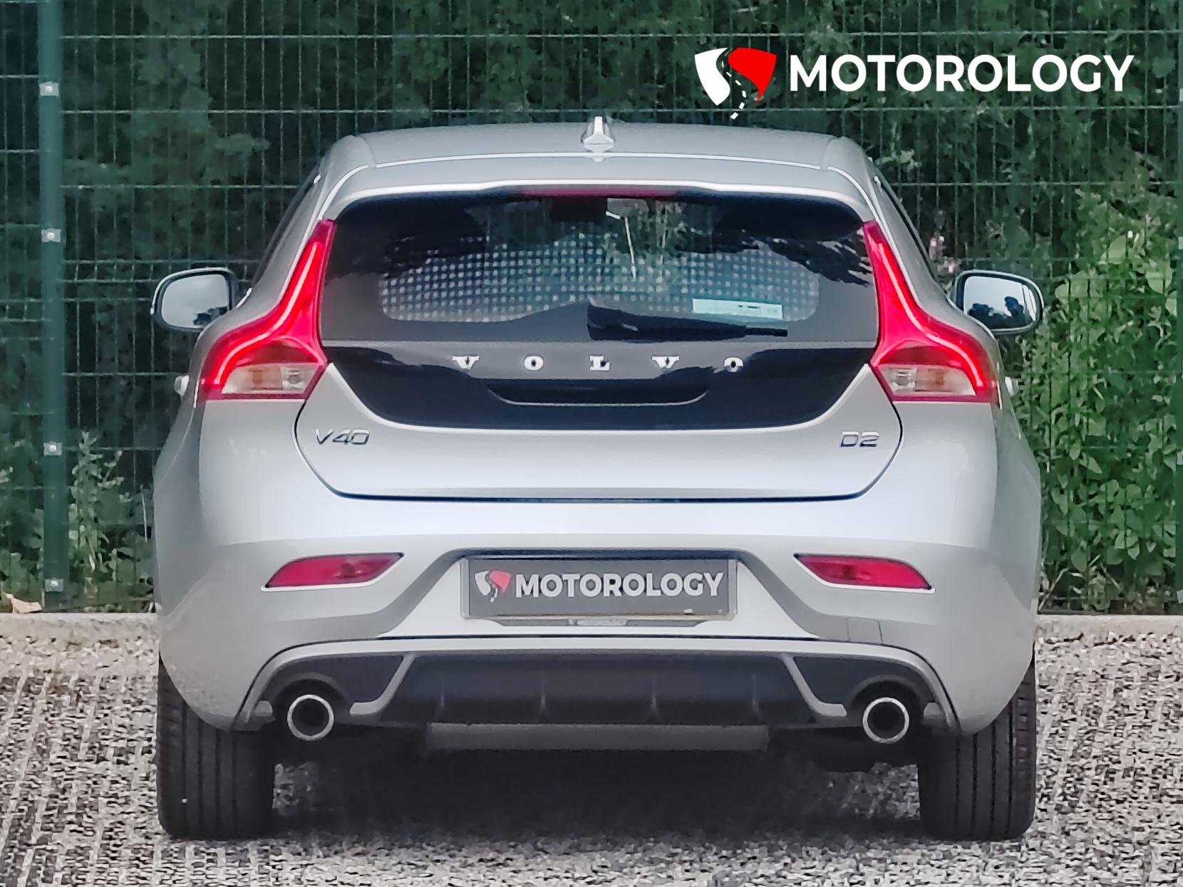 Volvo V40 2.0 D2 R-Design Lux Hatchback 5dr Diesel Auto Euro 6 (s/s) (120 ps)