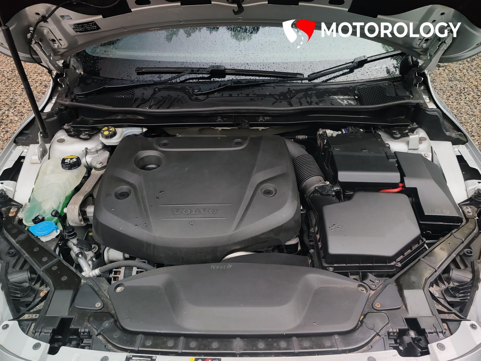 Volvo V40 2.0 D2 R-Design Lux Hatchback 5dr Diesel Auto Euro 6 (s/s) (120 ps)