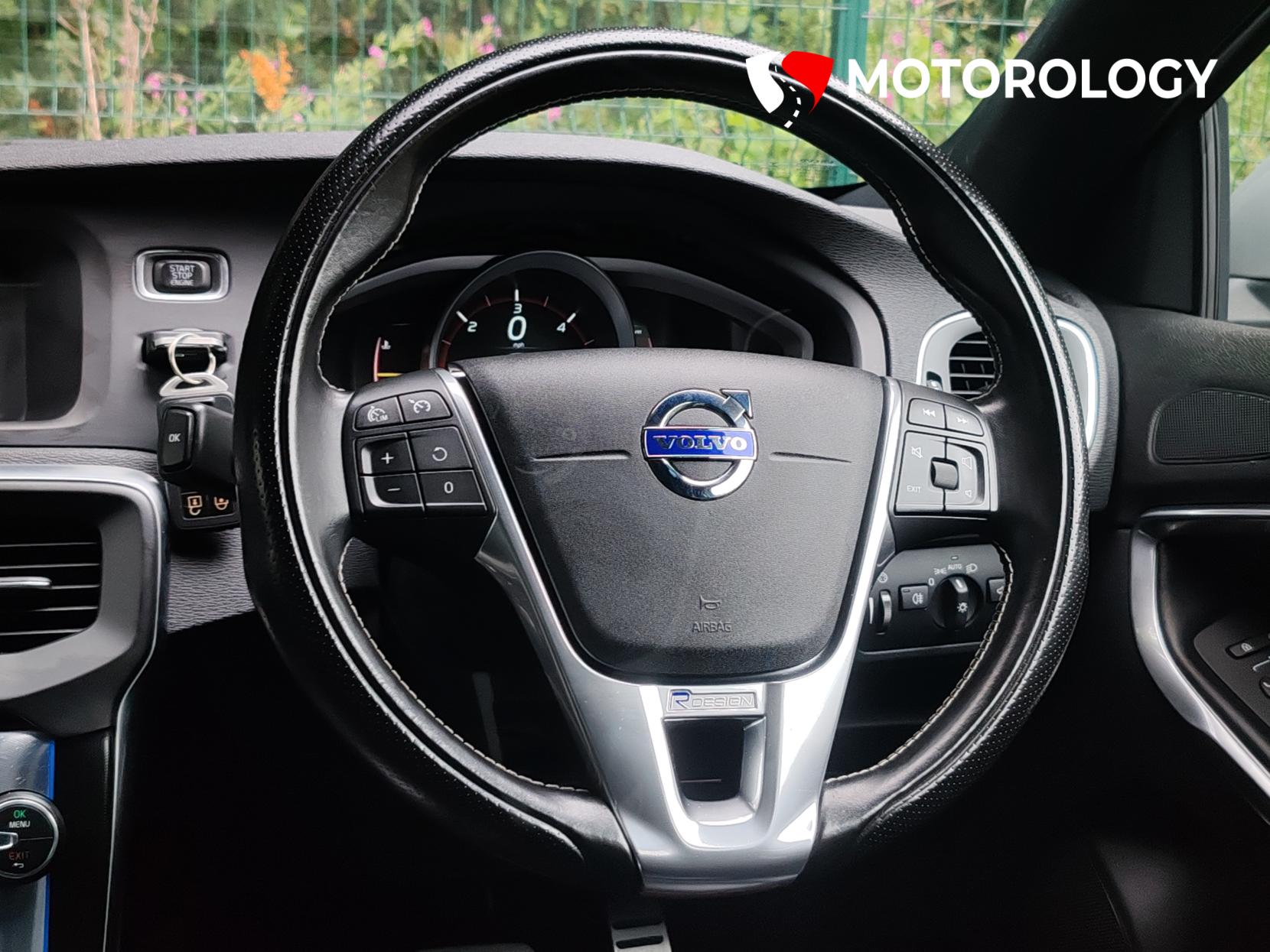 Volvo V40 2.0 D2 R-Design Lux Hatchback 5dr Diesel Auto Euro 6 (s/s) (120 ps)